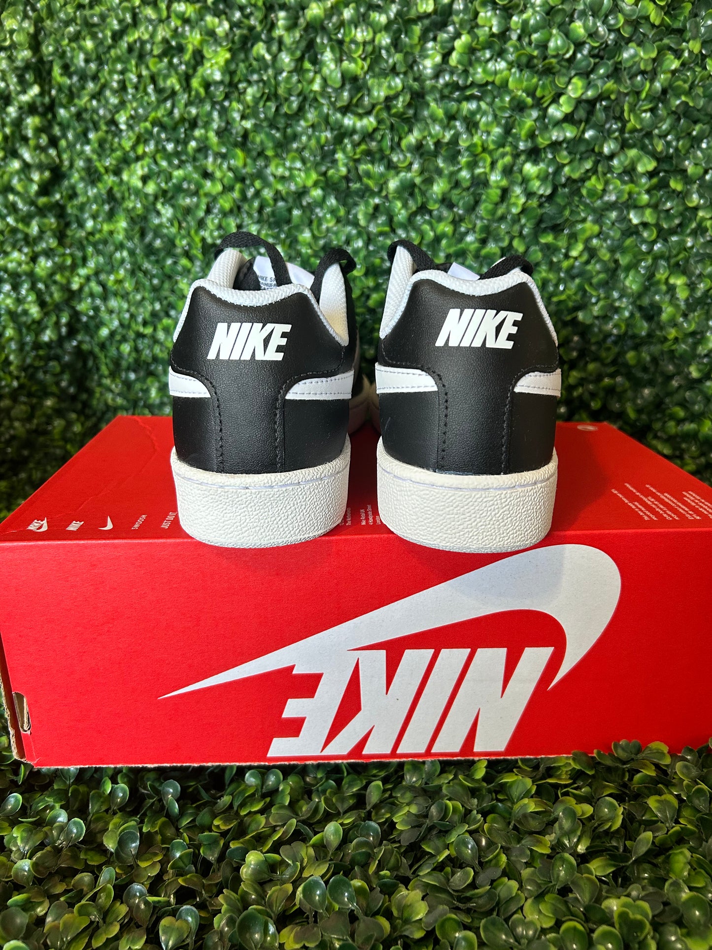 Nike court royale