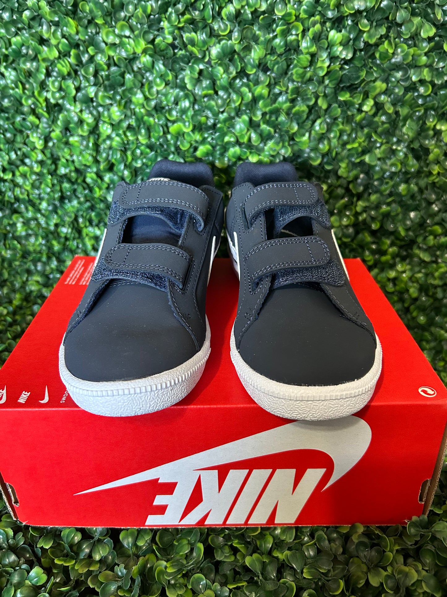 Nike court royale size 2.5