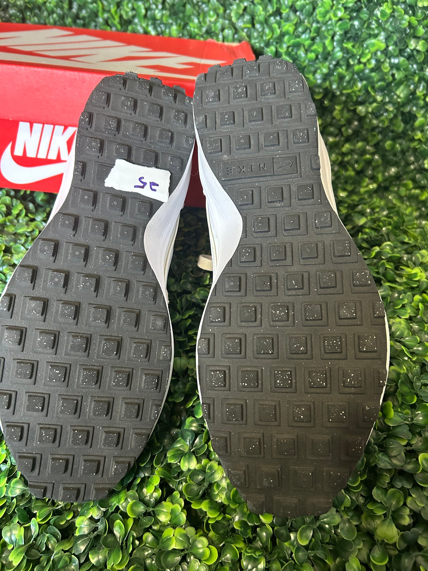 Nike waffle size 8.5 wmns