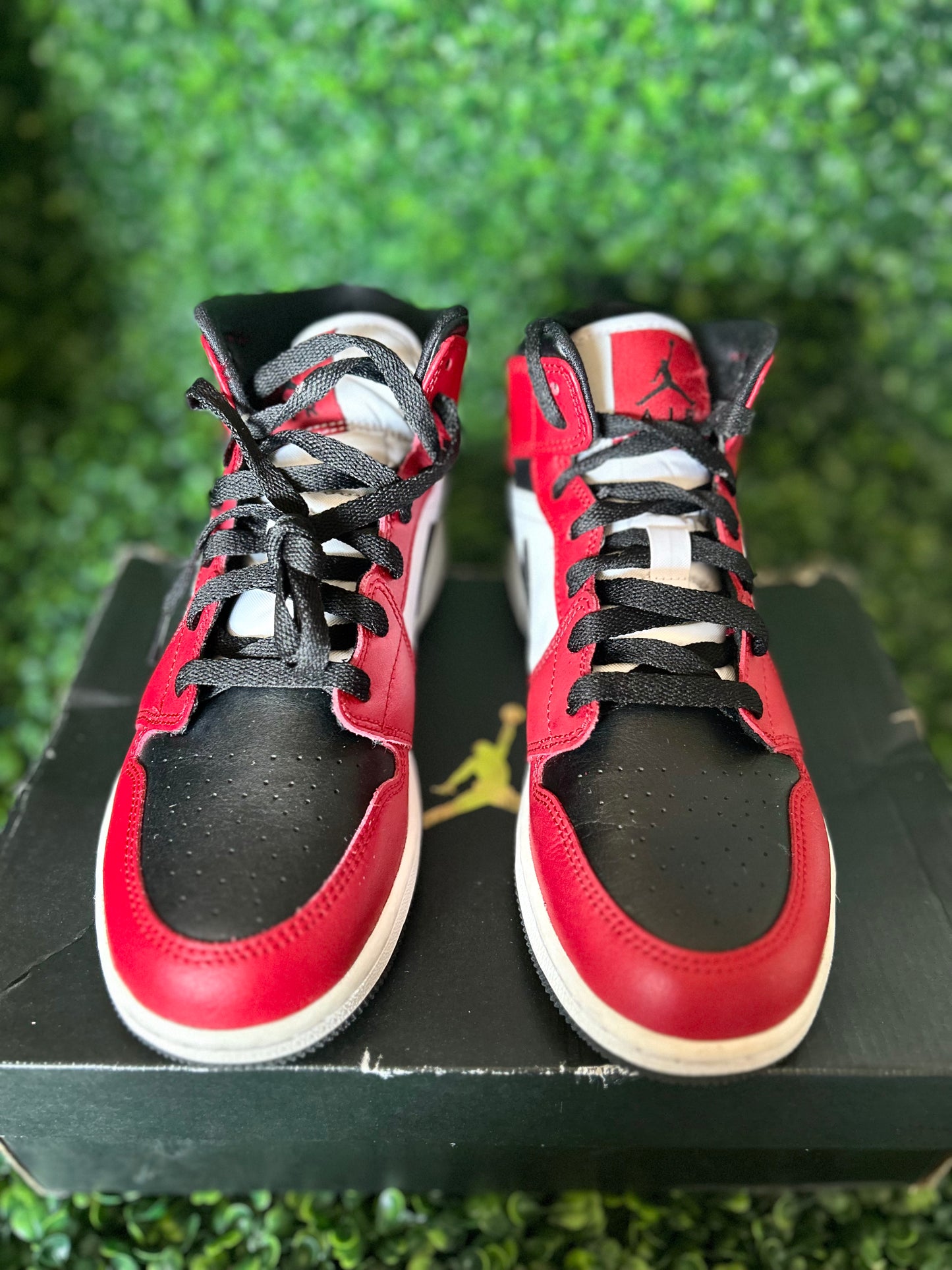 Jordan 1 mid size 5.5y