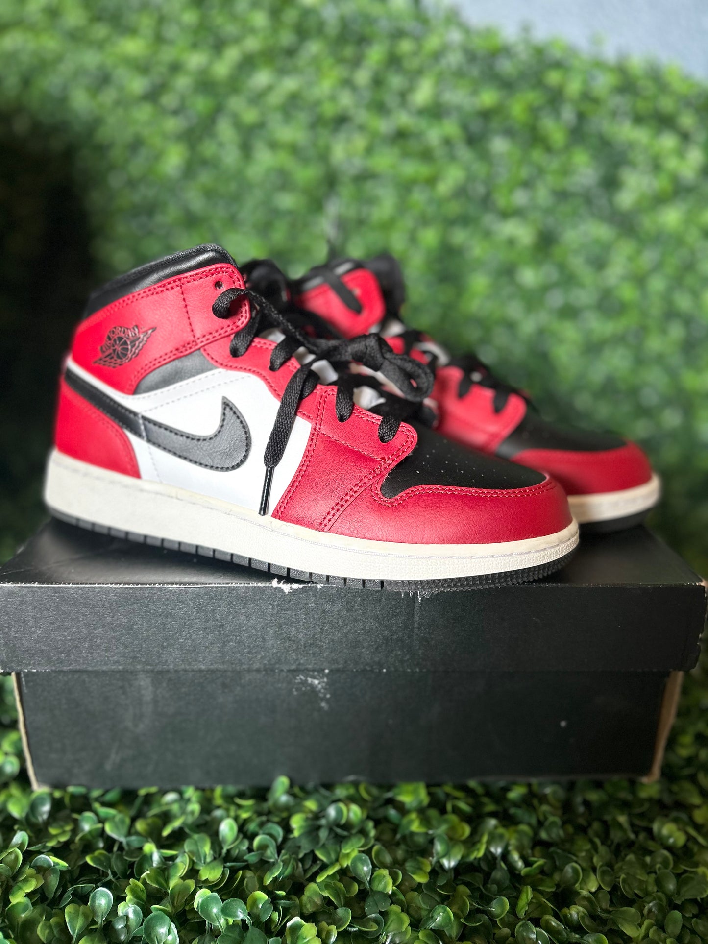Jordan 1 mid size 5.5y