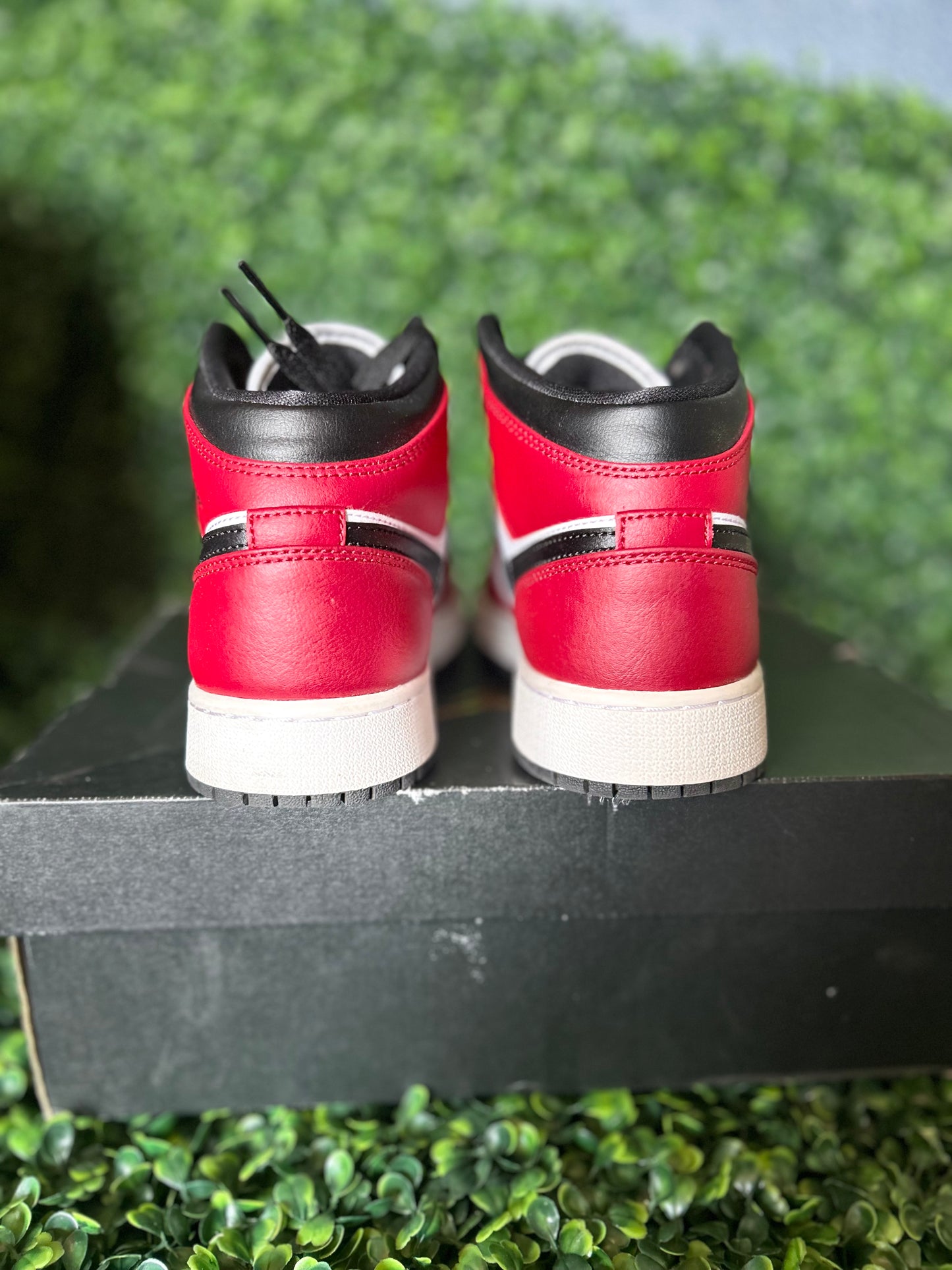 Jordan 1 mid size 5.5y