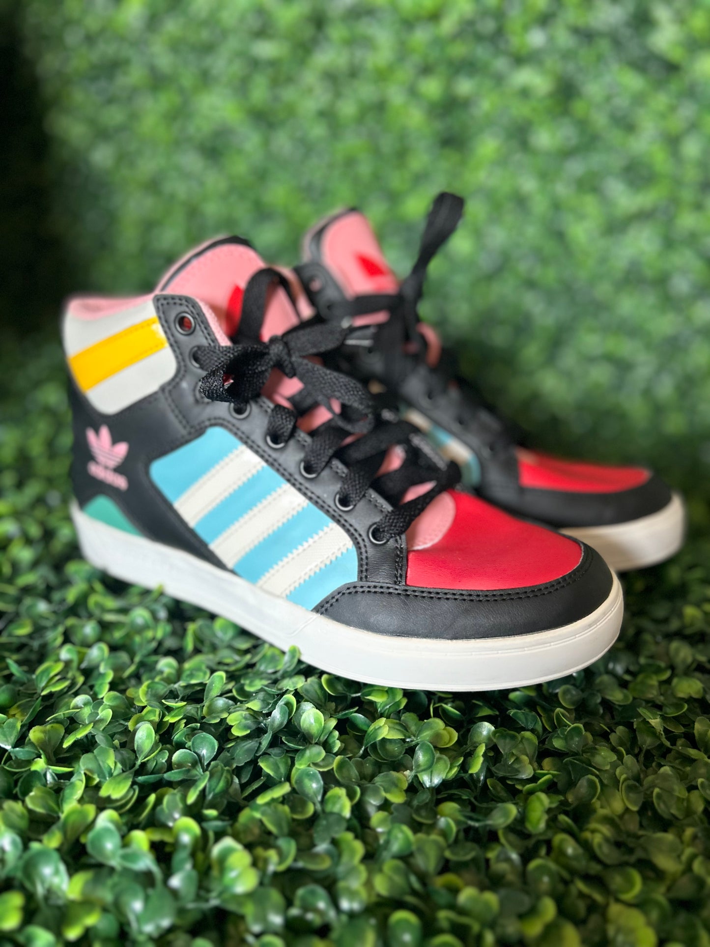 Adidas hard court size 6y