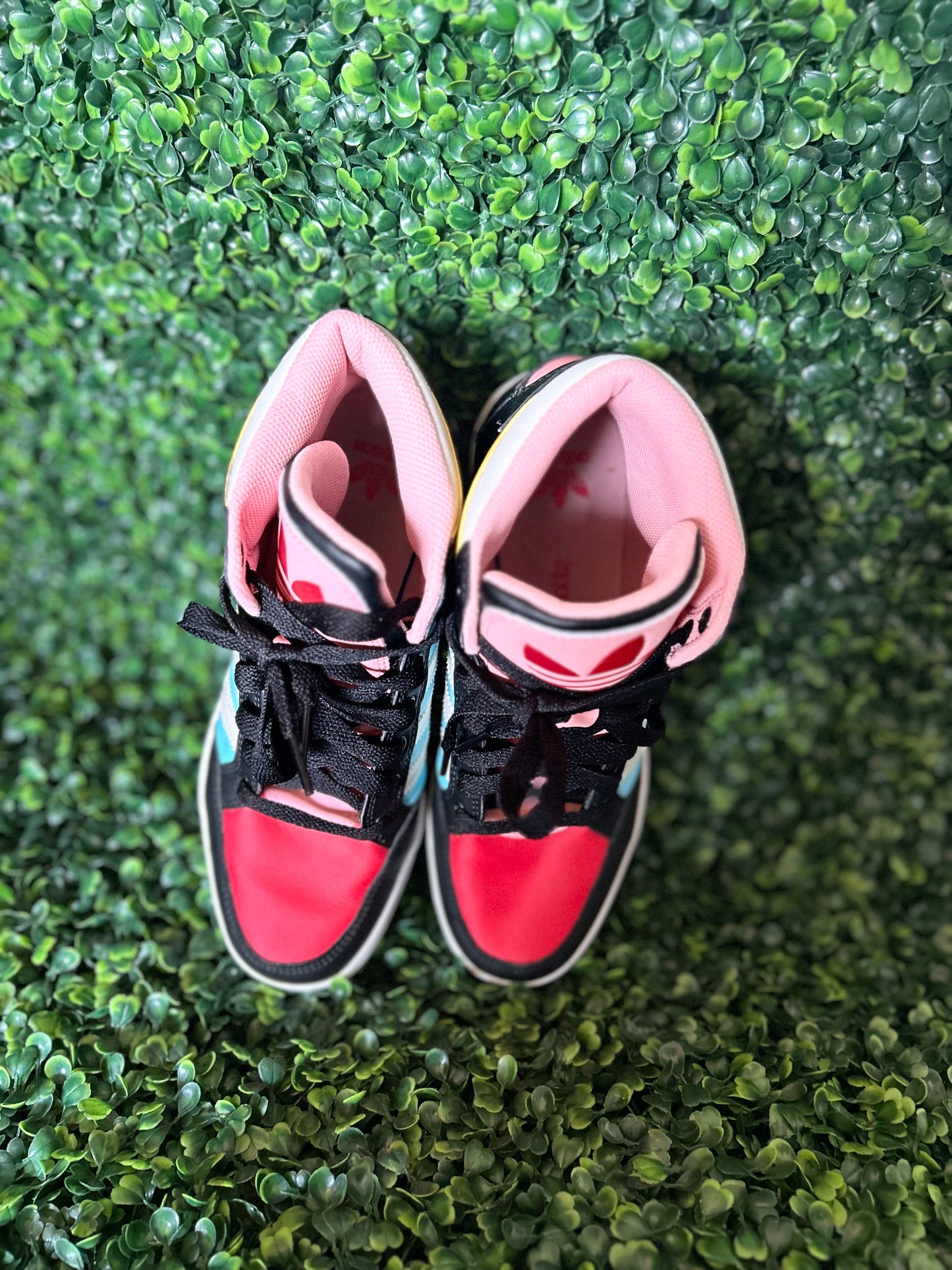 Adidas hard court size 6y