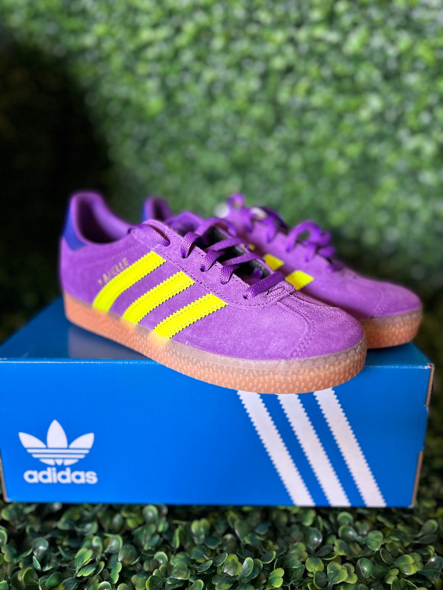 Adidas gazelle size 2y