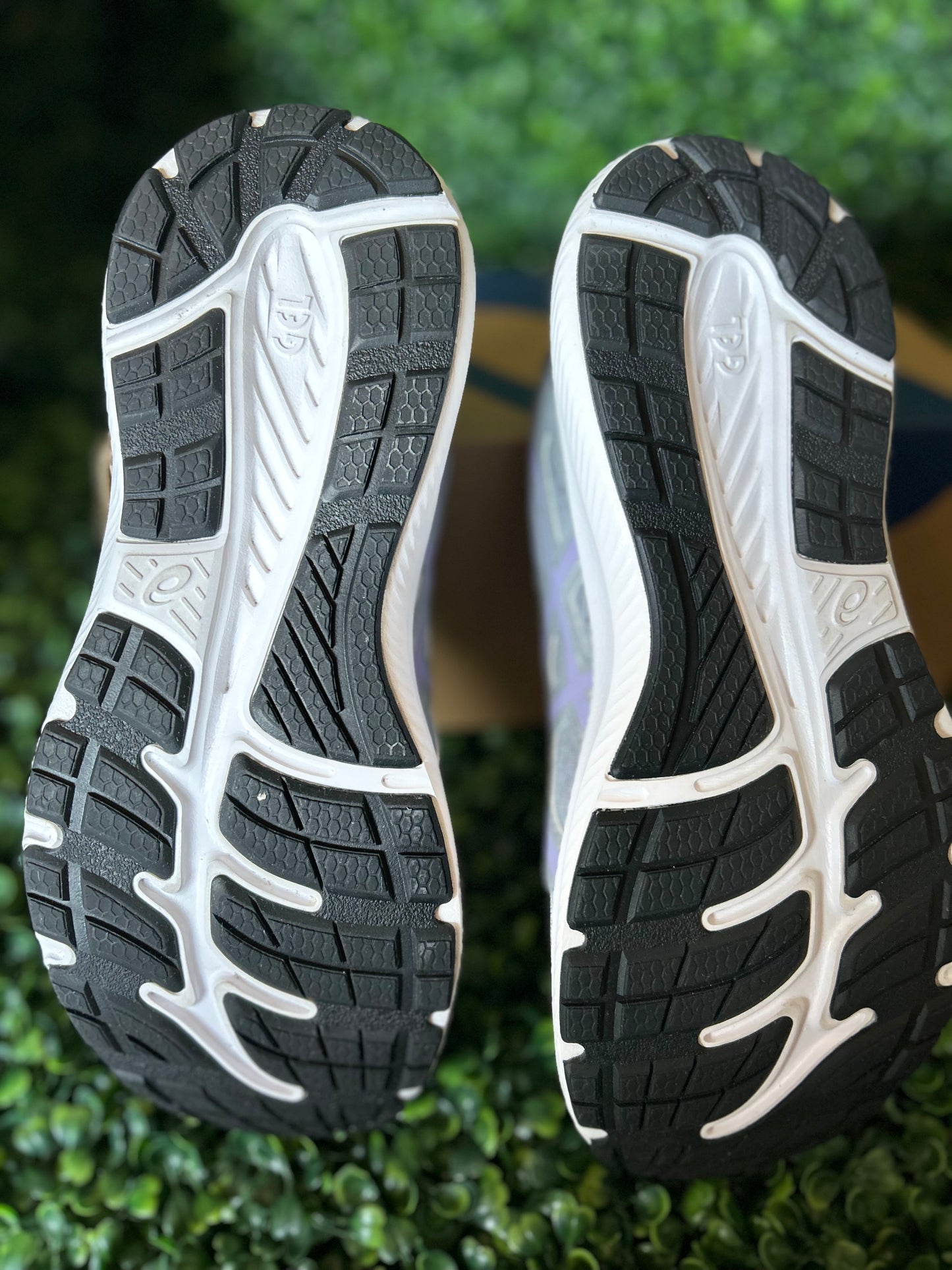 Asics contend size 9 wmns
