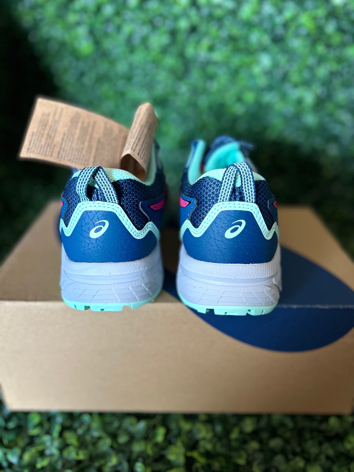 Asics venture size 7 wmns