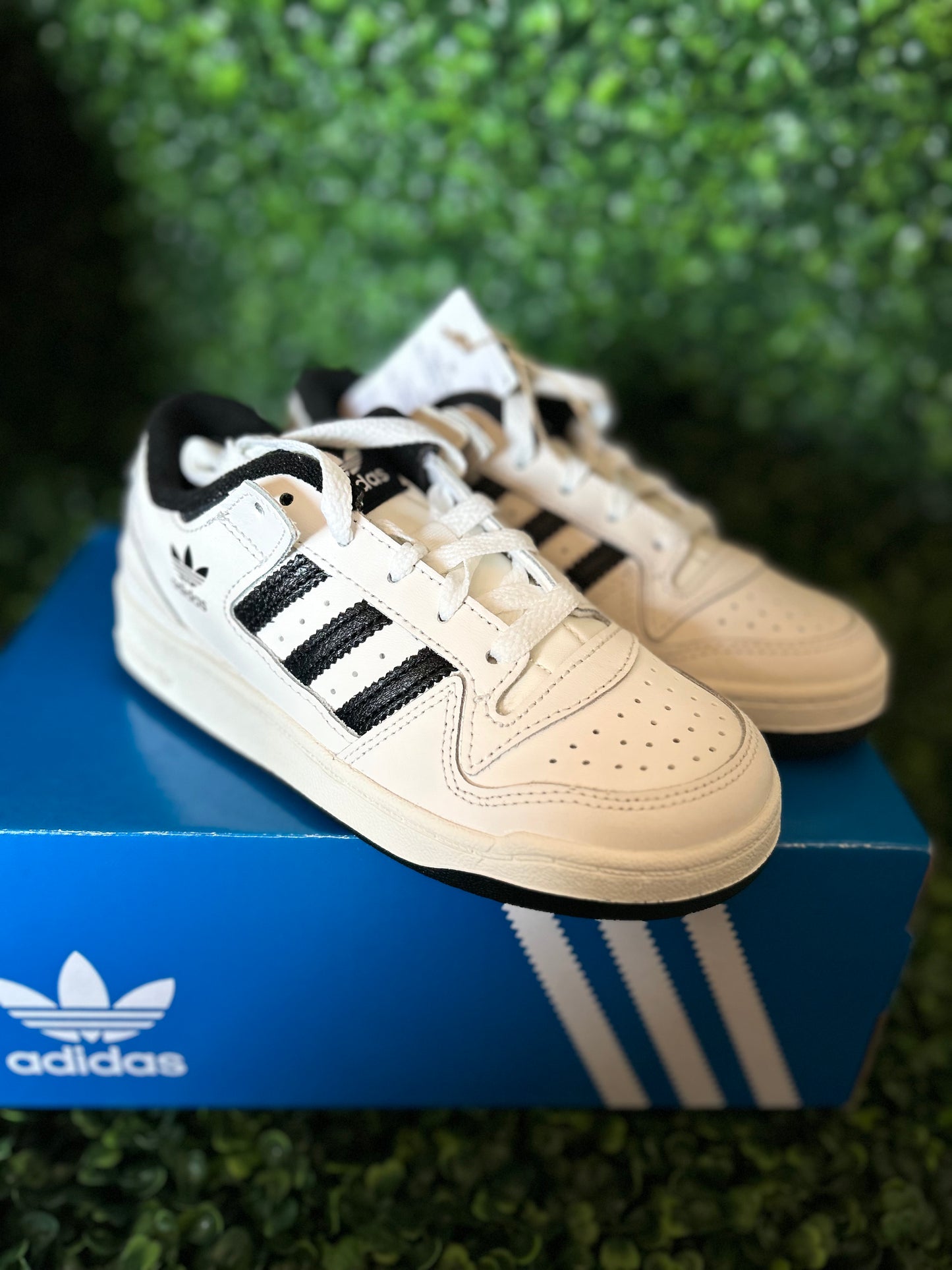 Adidas forum size 10.5k, 12k, 1y