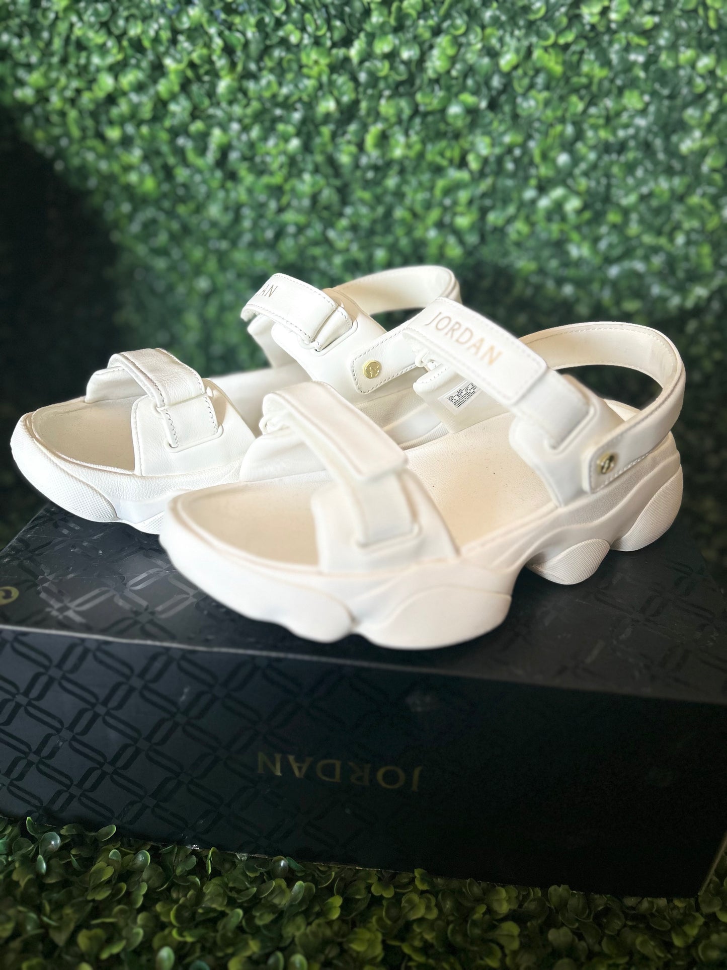 Jordan deja sandal size 10wmns