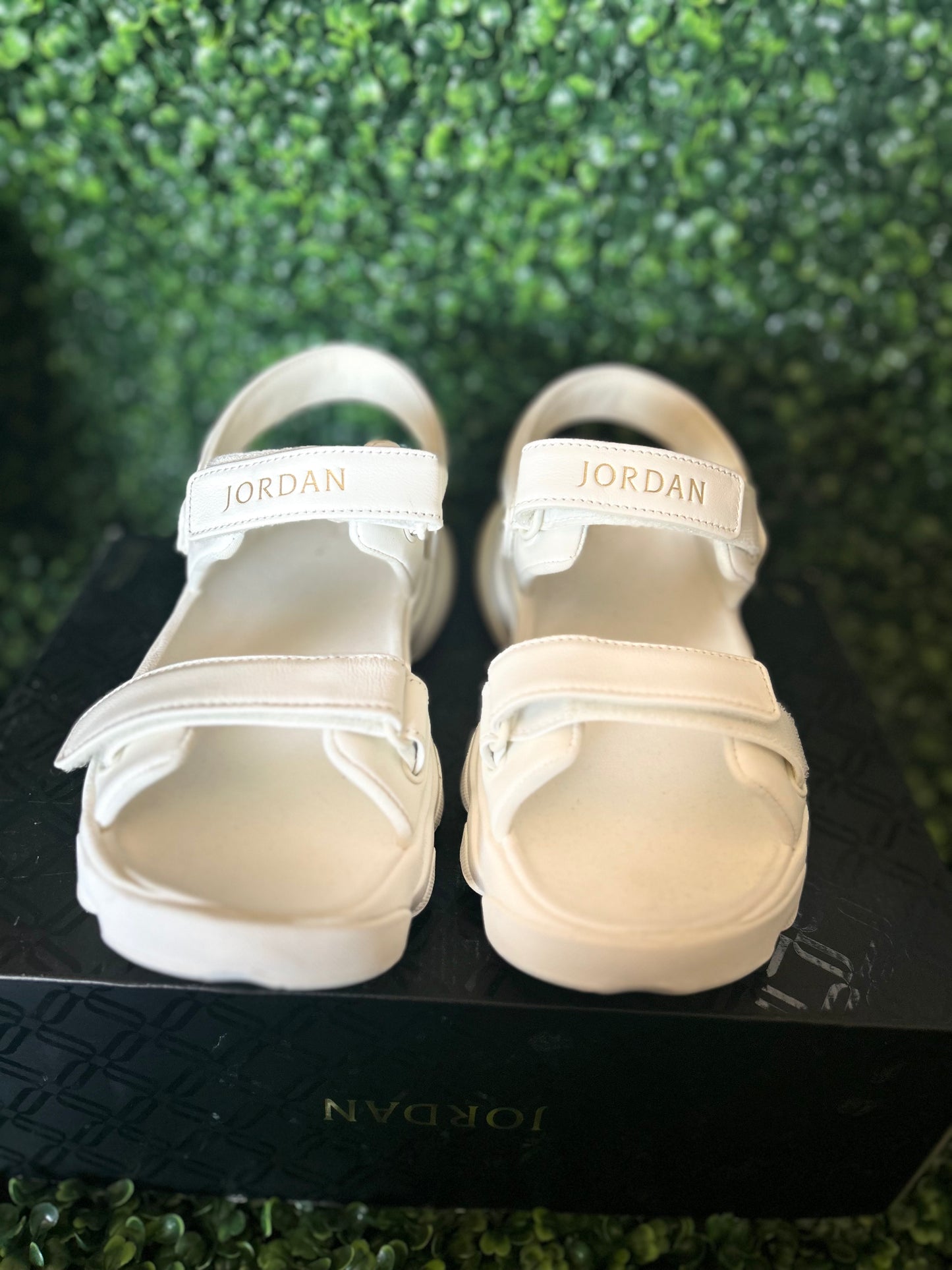 Jordan deja sandal size 10wmns