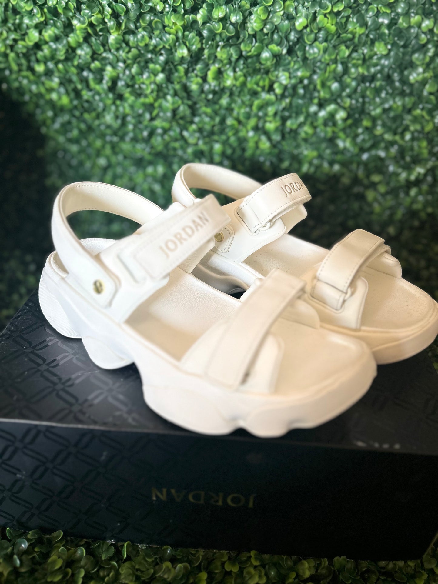 Jordan deja sandal size 10wmns