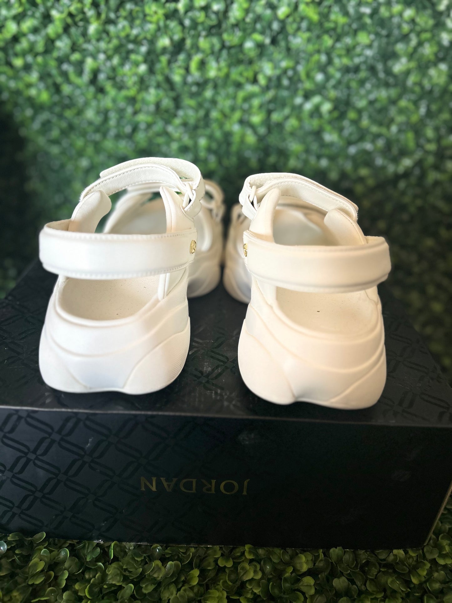 Jordan deja sandal size 10wmns