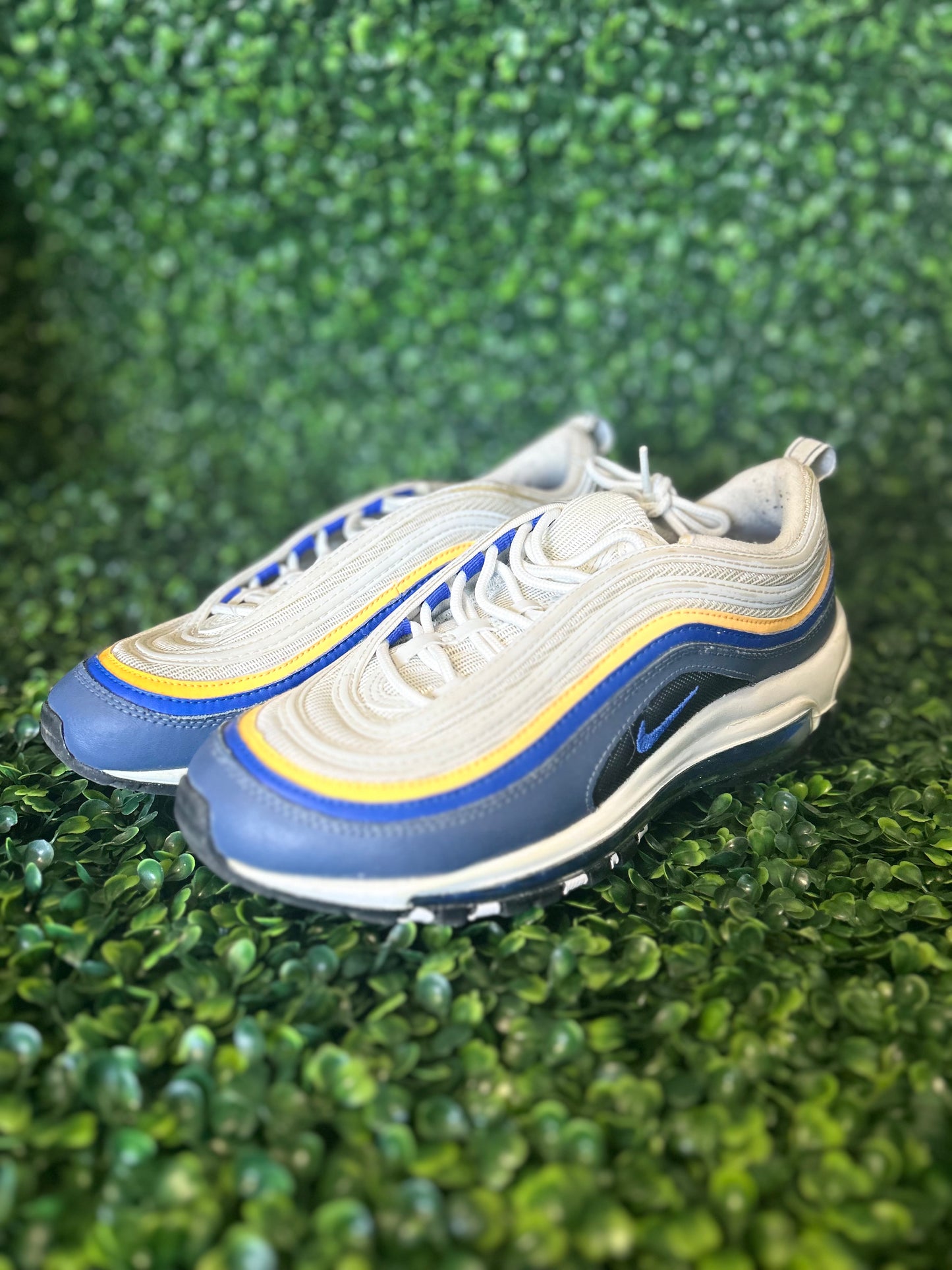 Nike air max size 7y