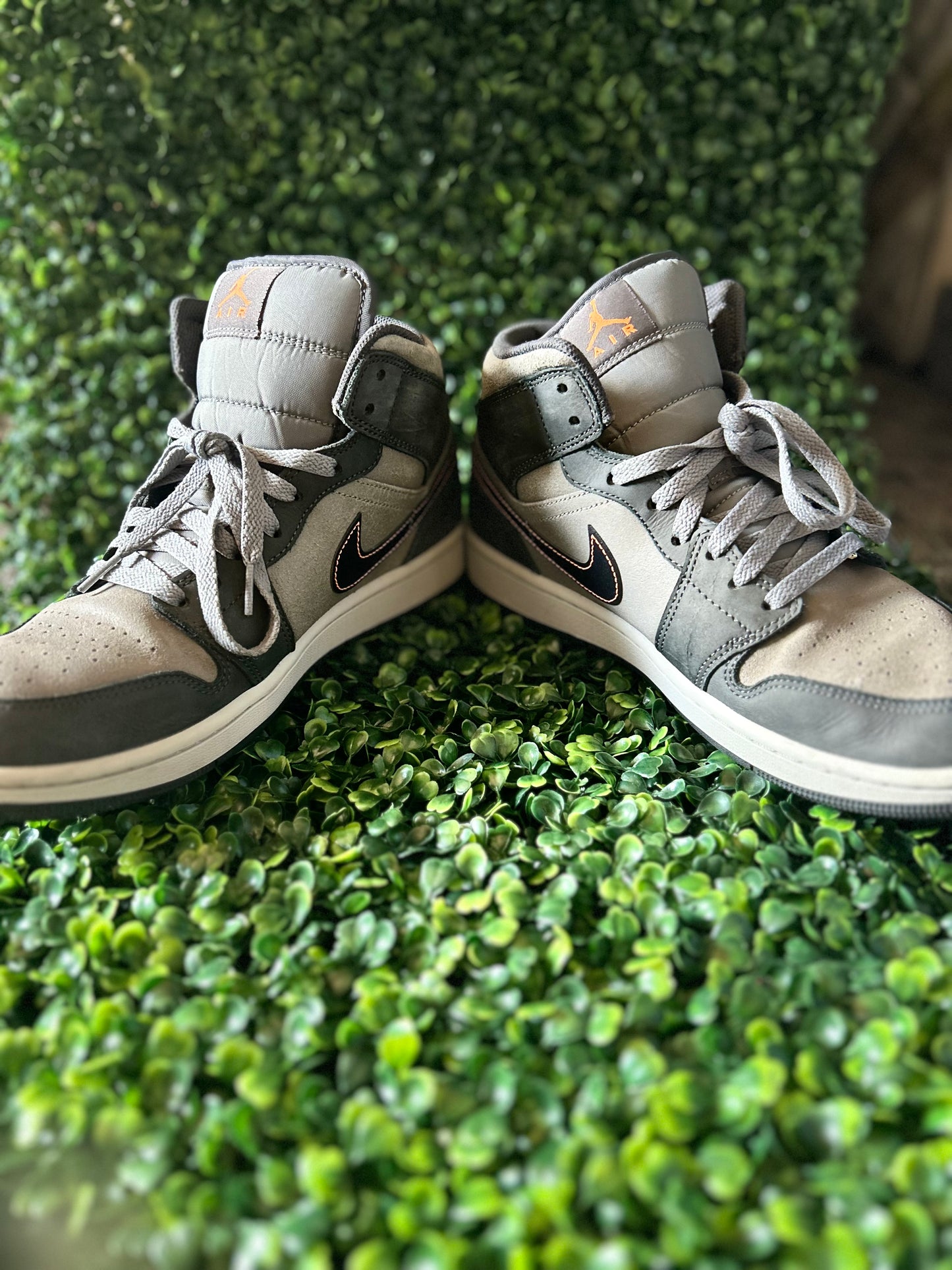Jordan 1 mid