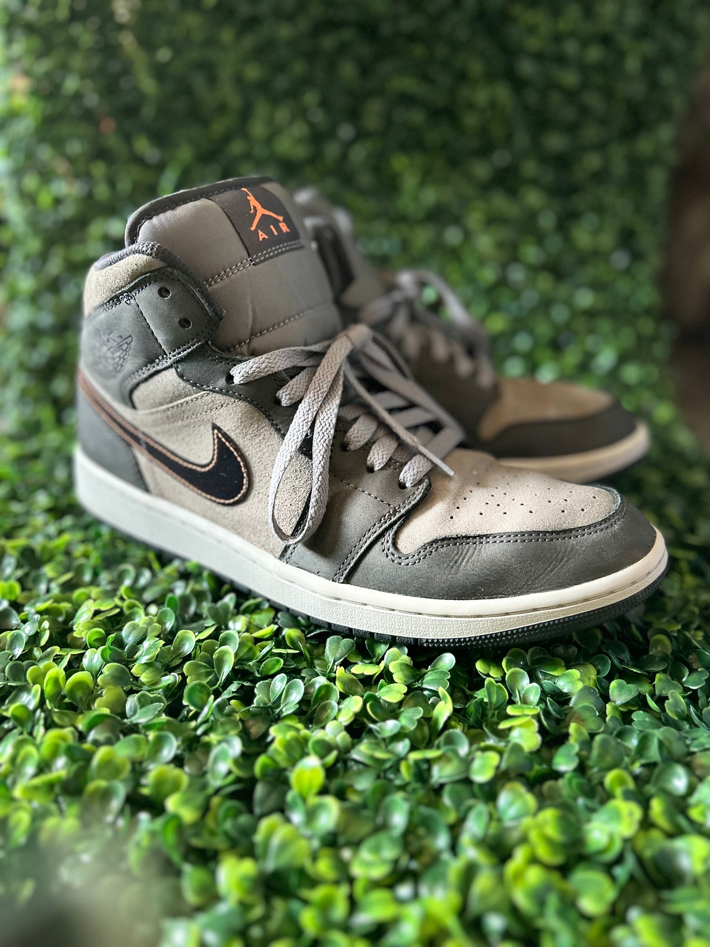 Jordan 1 mid