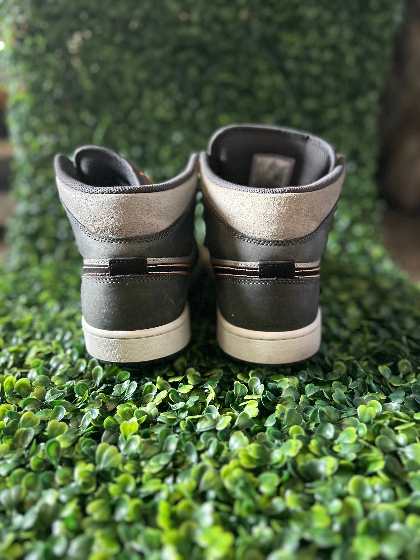 Jordan 1 mid
