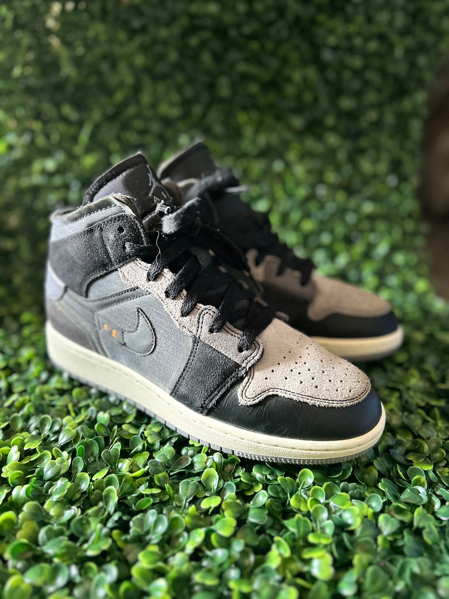Jordan 1 mid