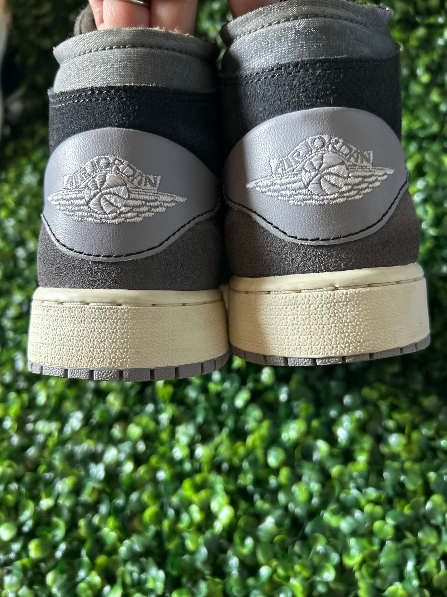 Jordan 1 mid