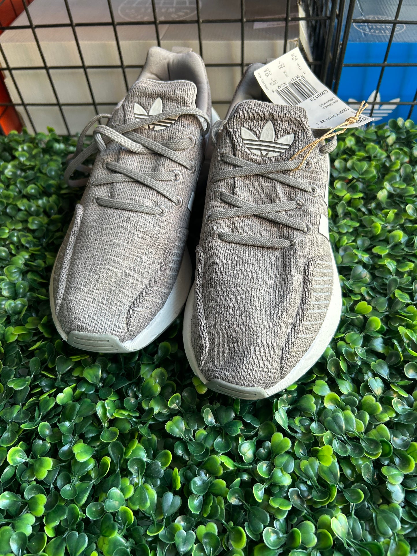 Adidas swift run size 3.5