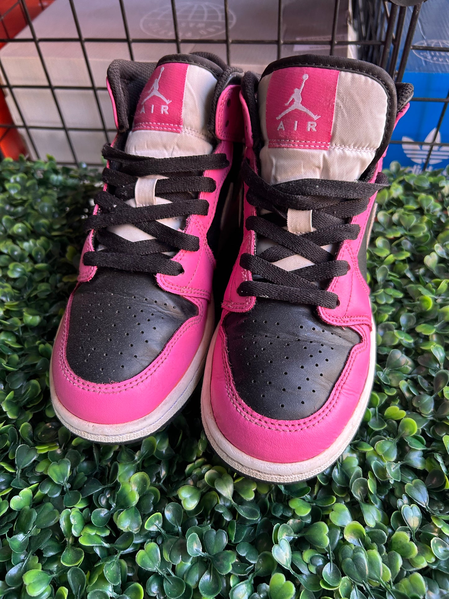 Jordan one mid size 4