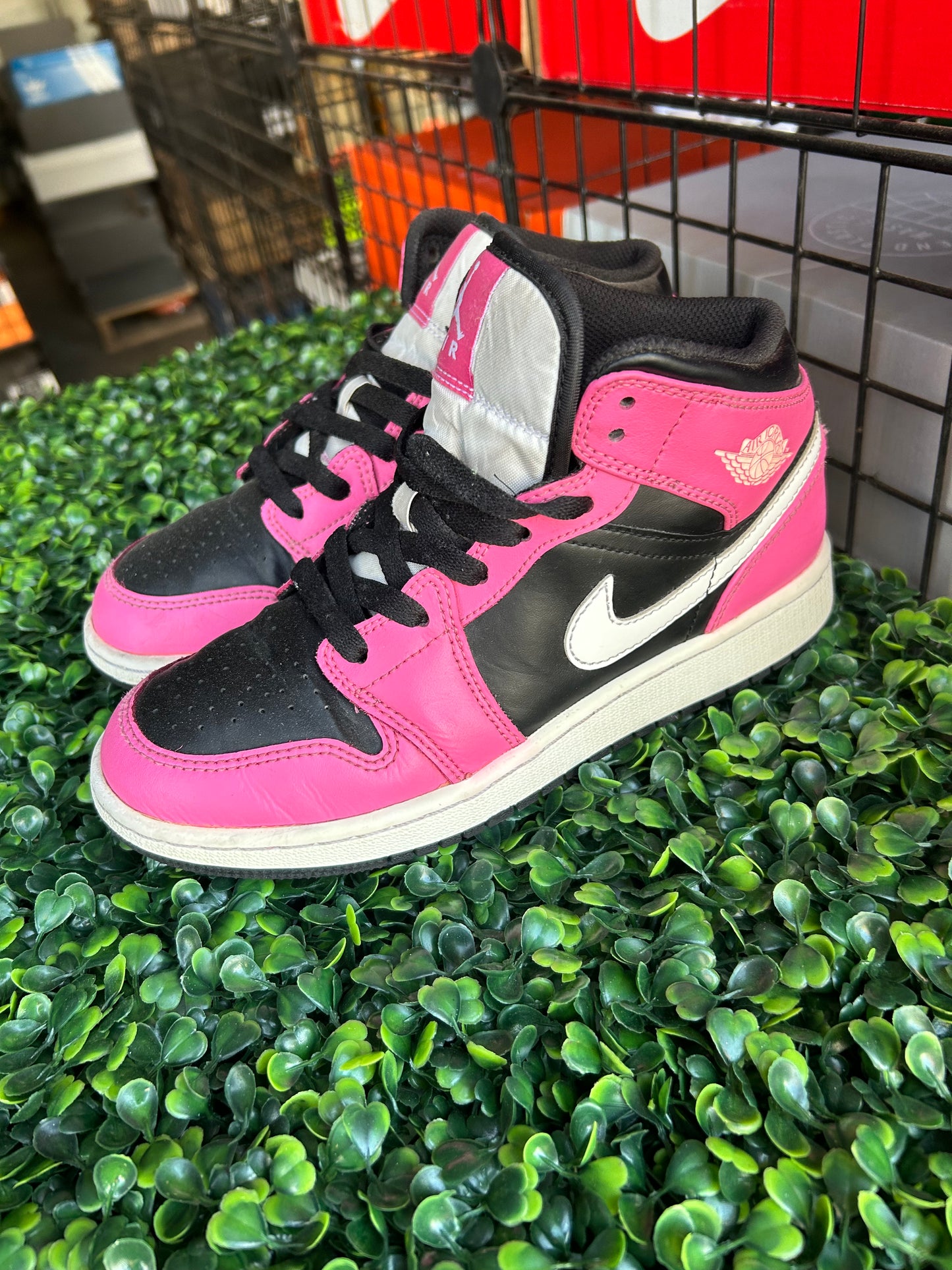 Jordan one mid size 4
