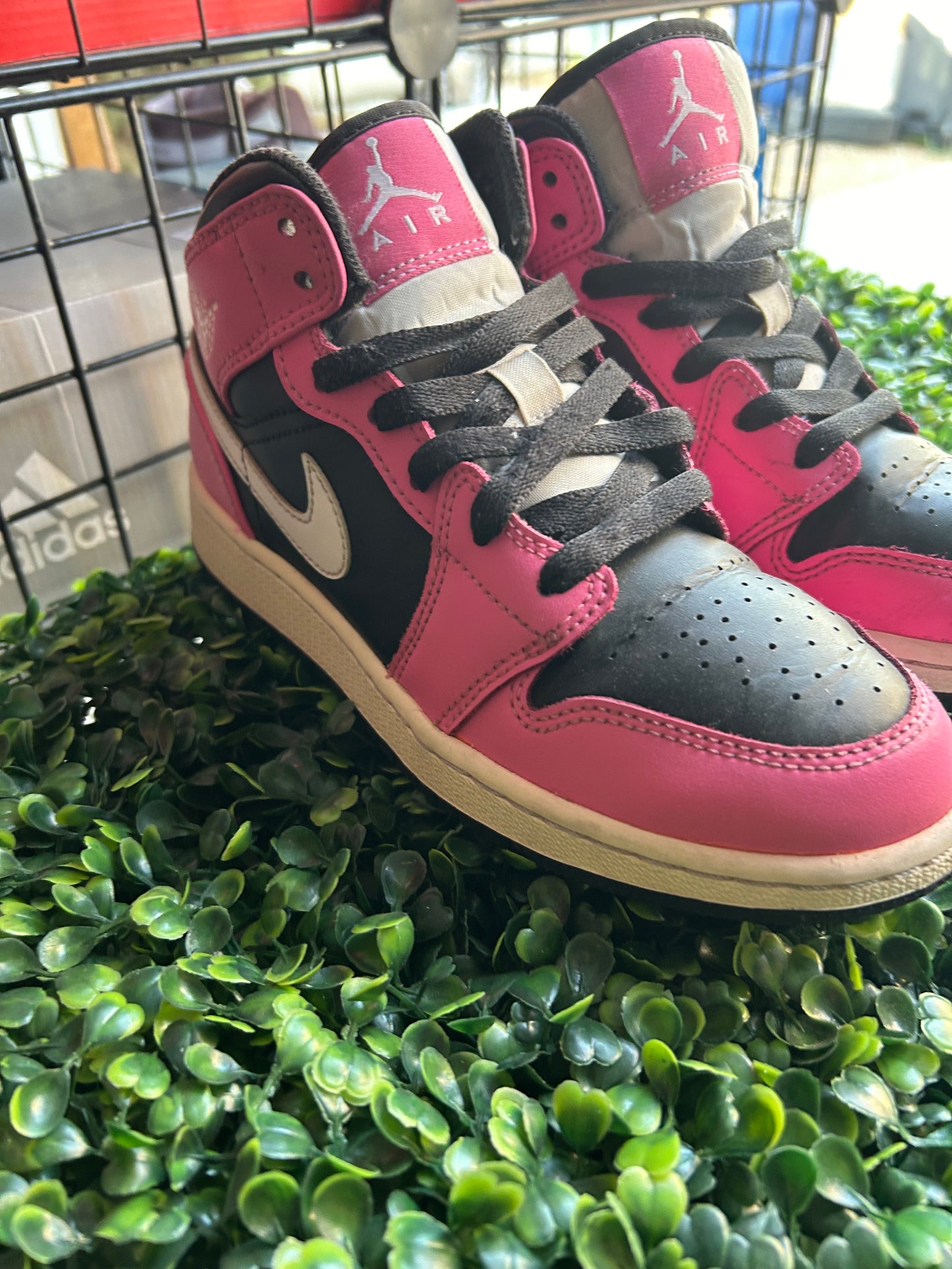 Jordan one mid size 4