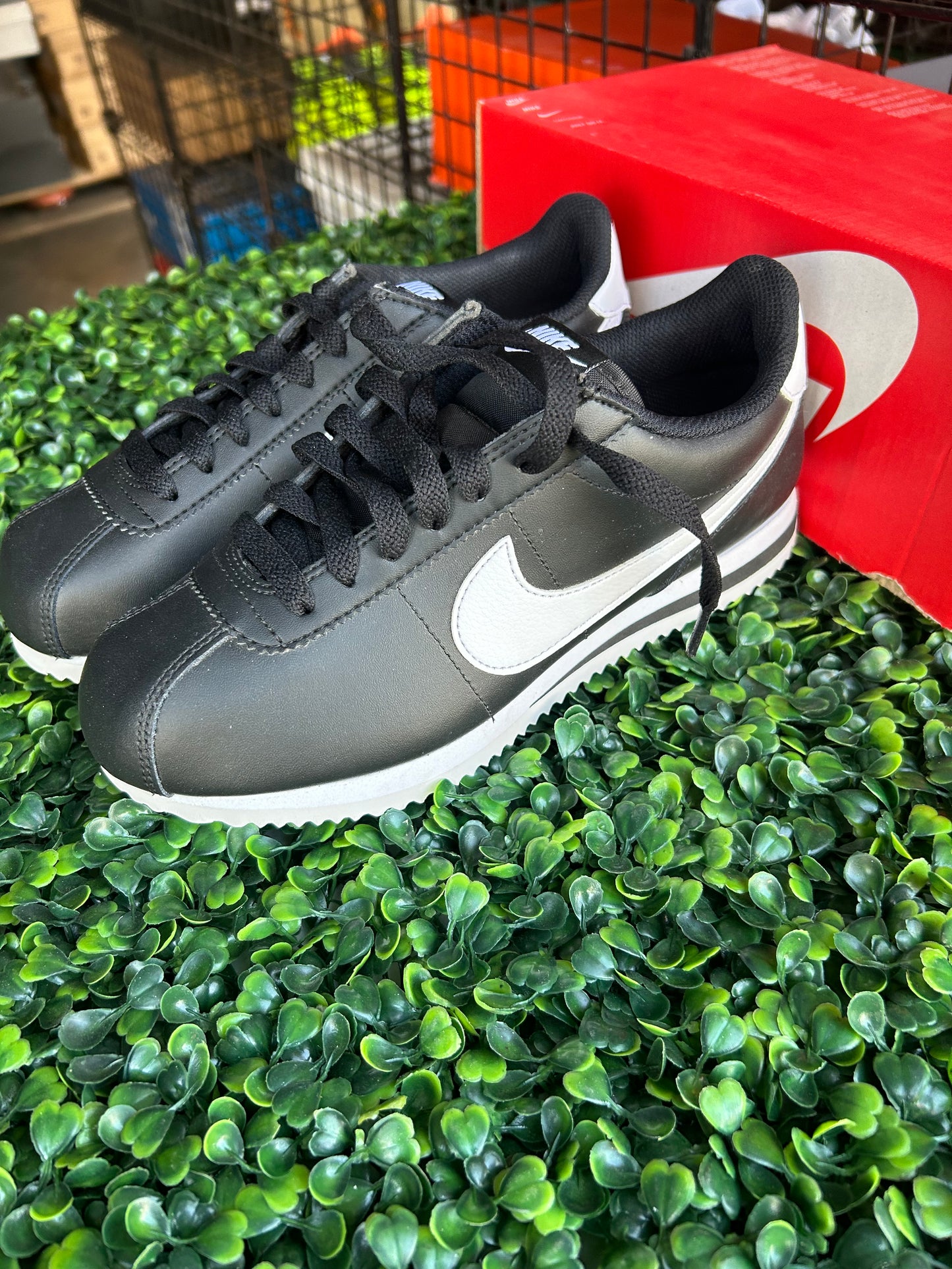 Nike Cortez size 6.5wmn/4 men