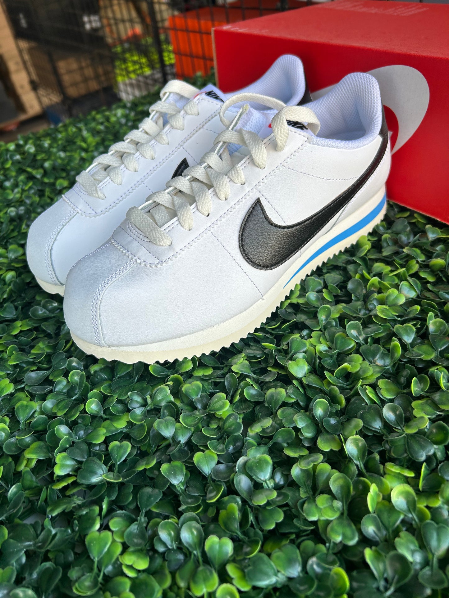 Nike cortez size 6.5 wmn/4 men