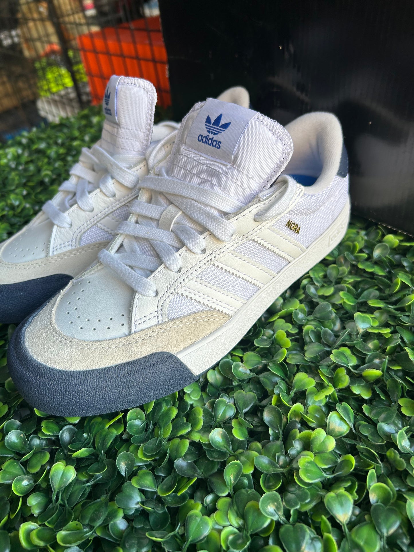 Adidas Nora size 4 men/5 wmn