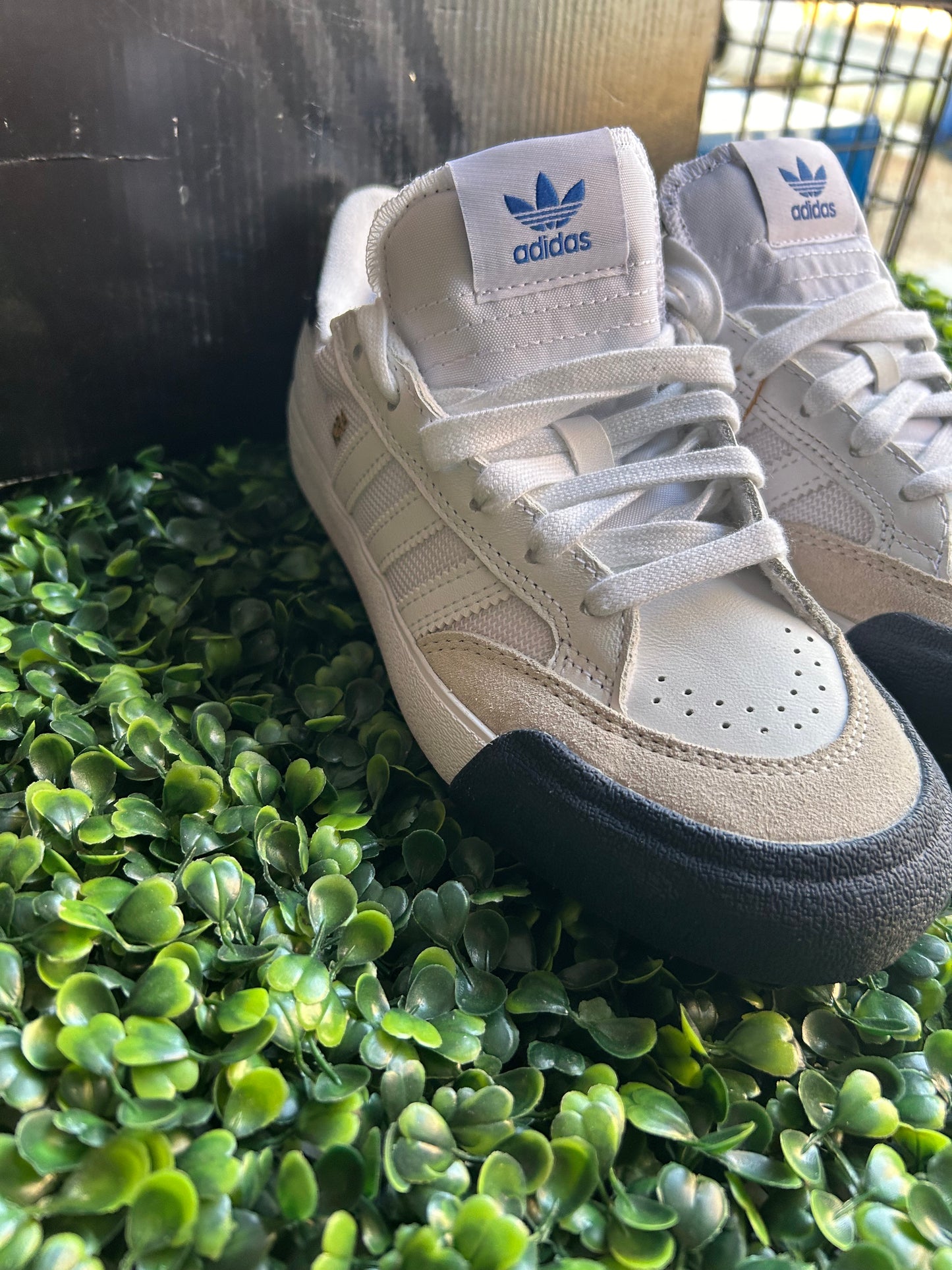 Adidas Nora size 4 men/5 wmn