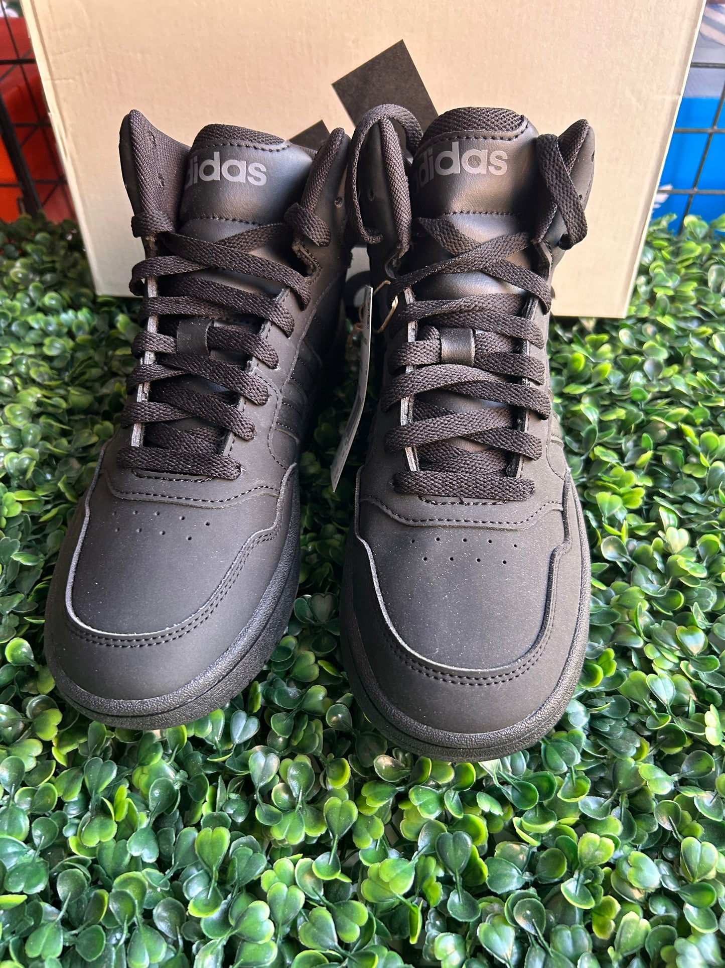 Adidas hoops 3.0 mid size 4