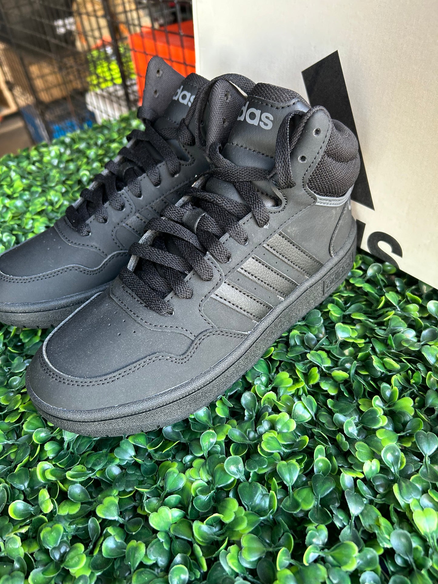 Adidas hoops 3.0 mid size 4