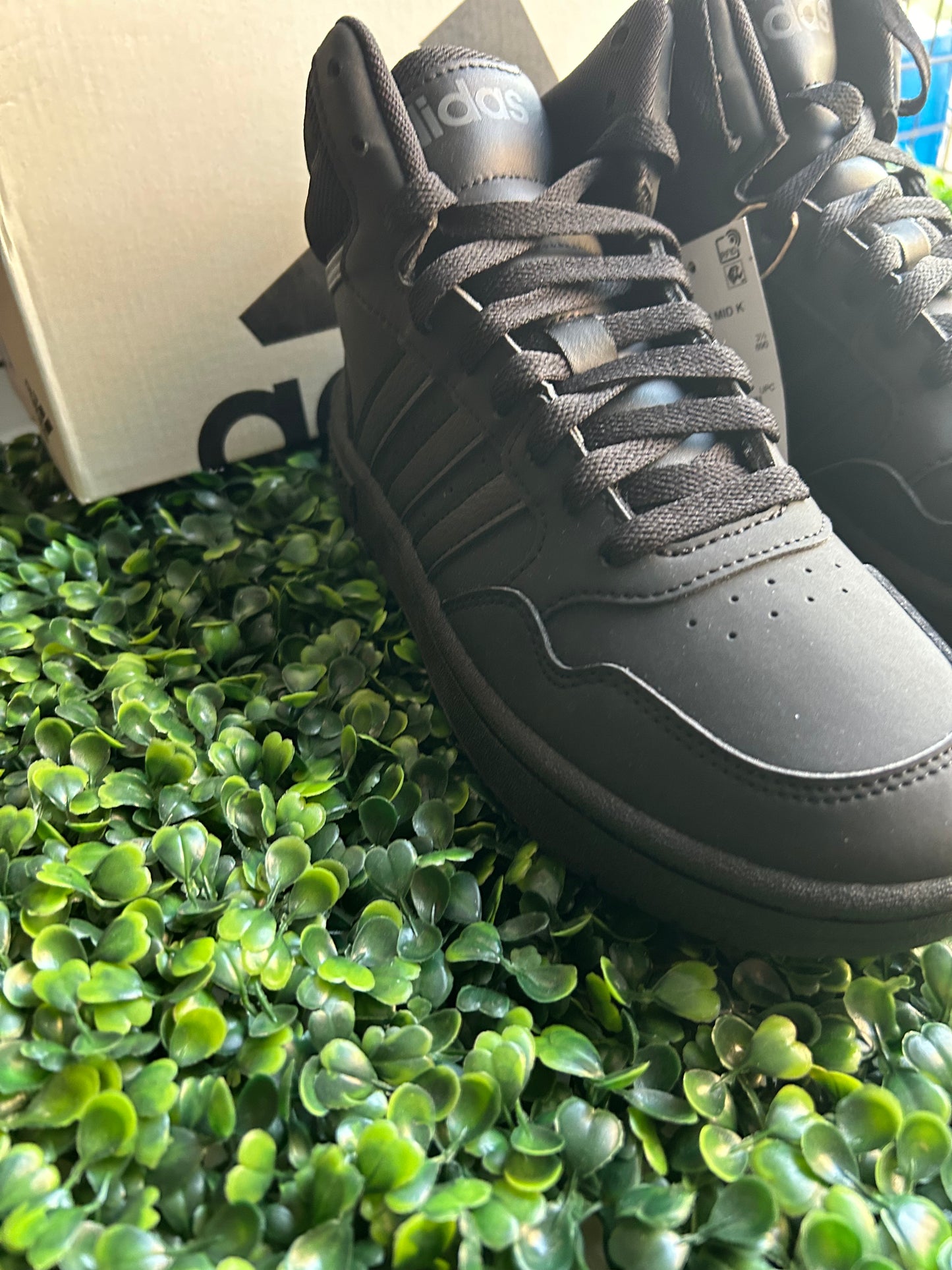 Adidas hoops 3.0 mid size 4