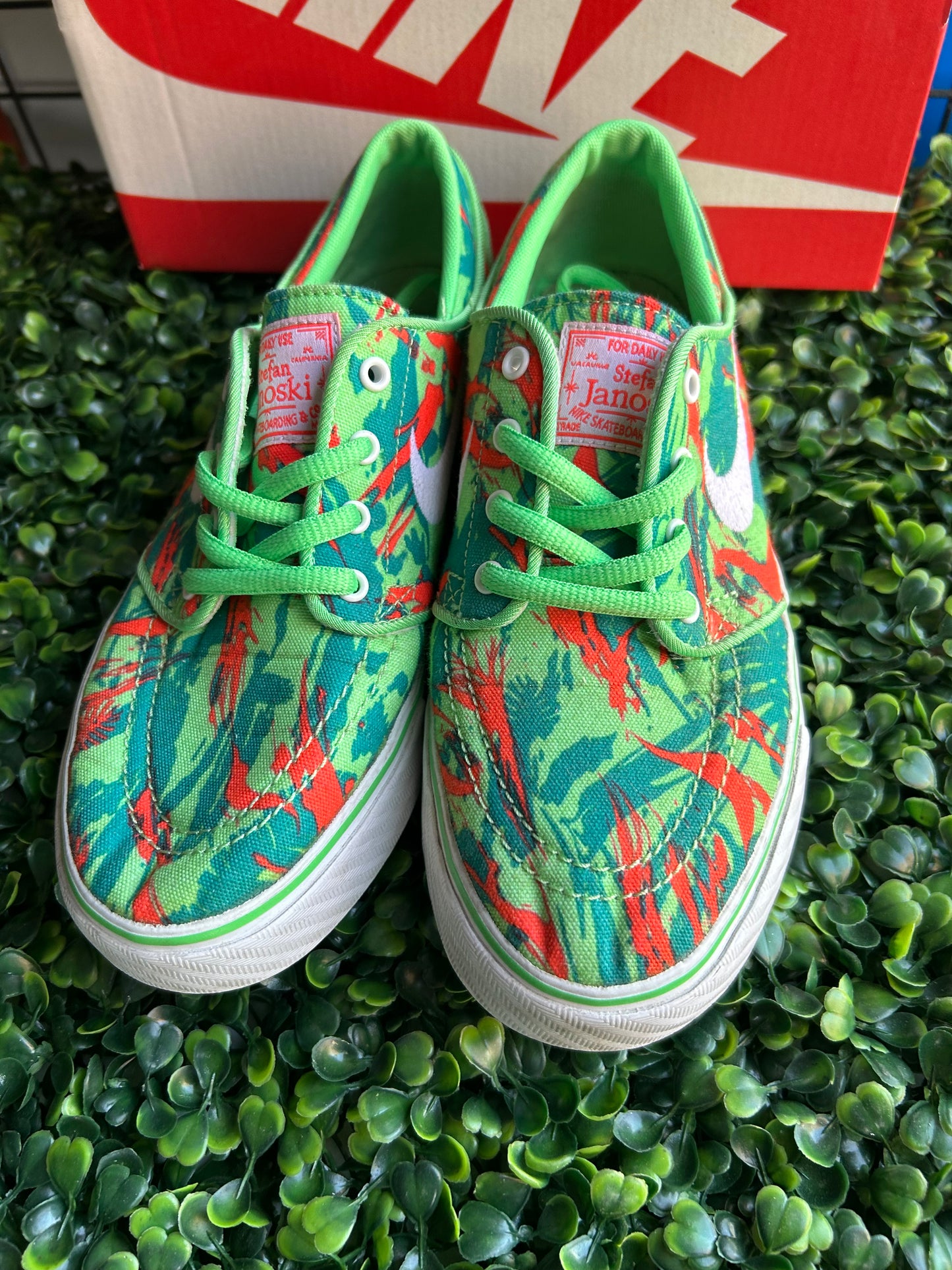 Nike stefan janoski size 4