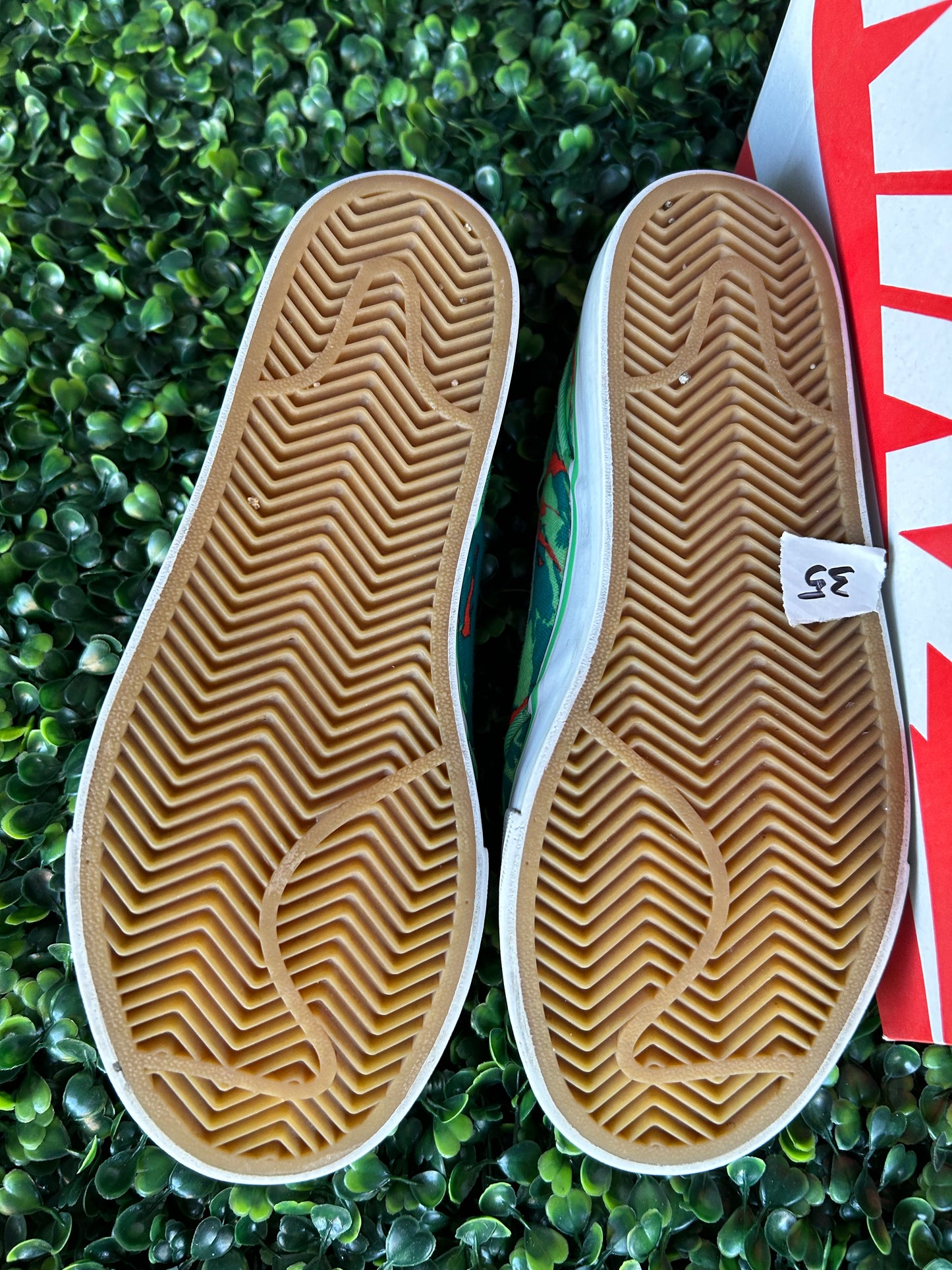 Nike stefan janoski size 4