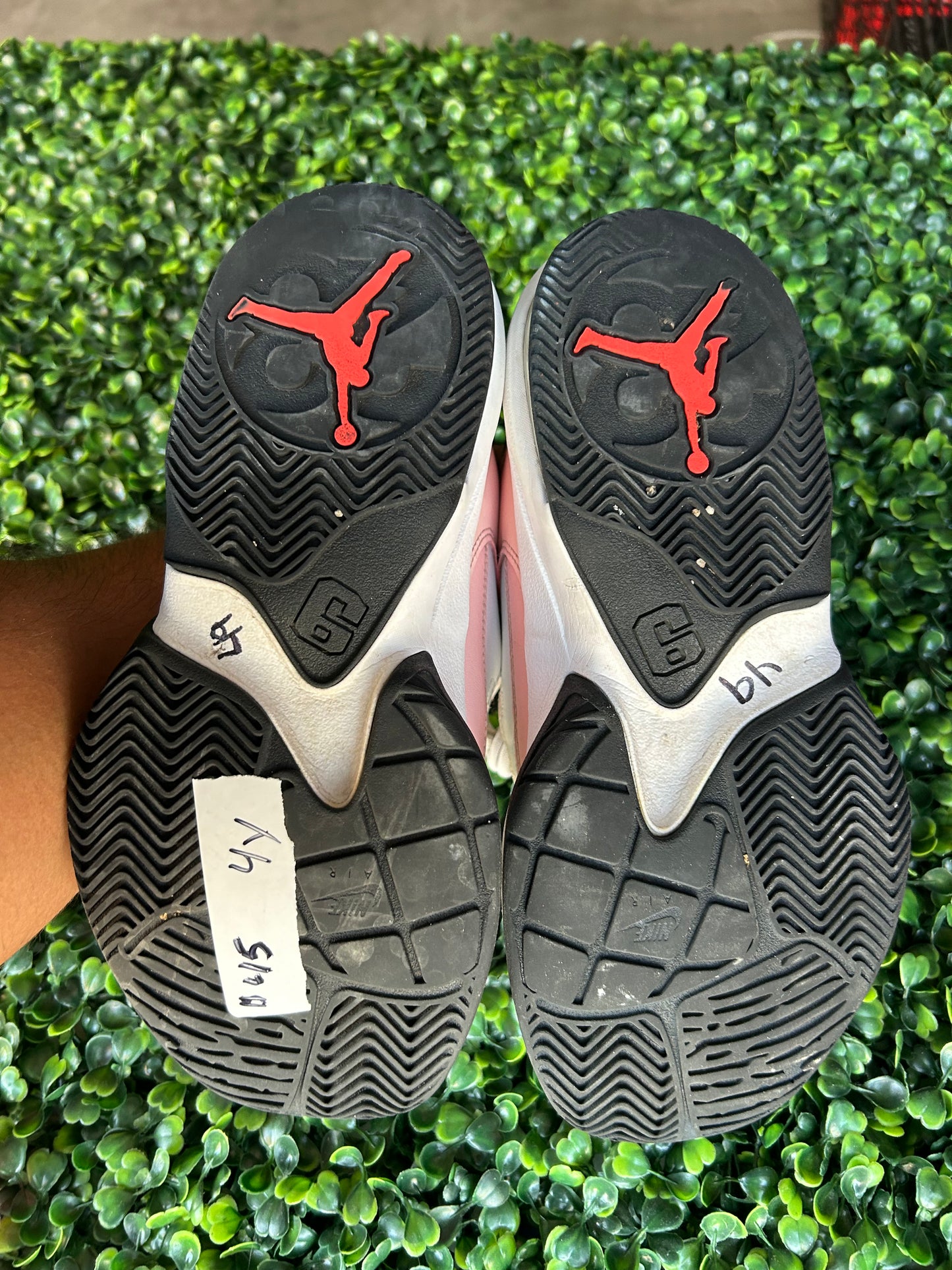 Nike air Jordan max aura 3 Gs size 4