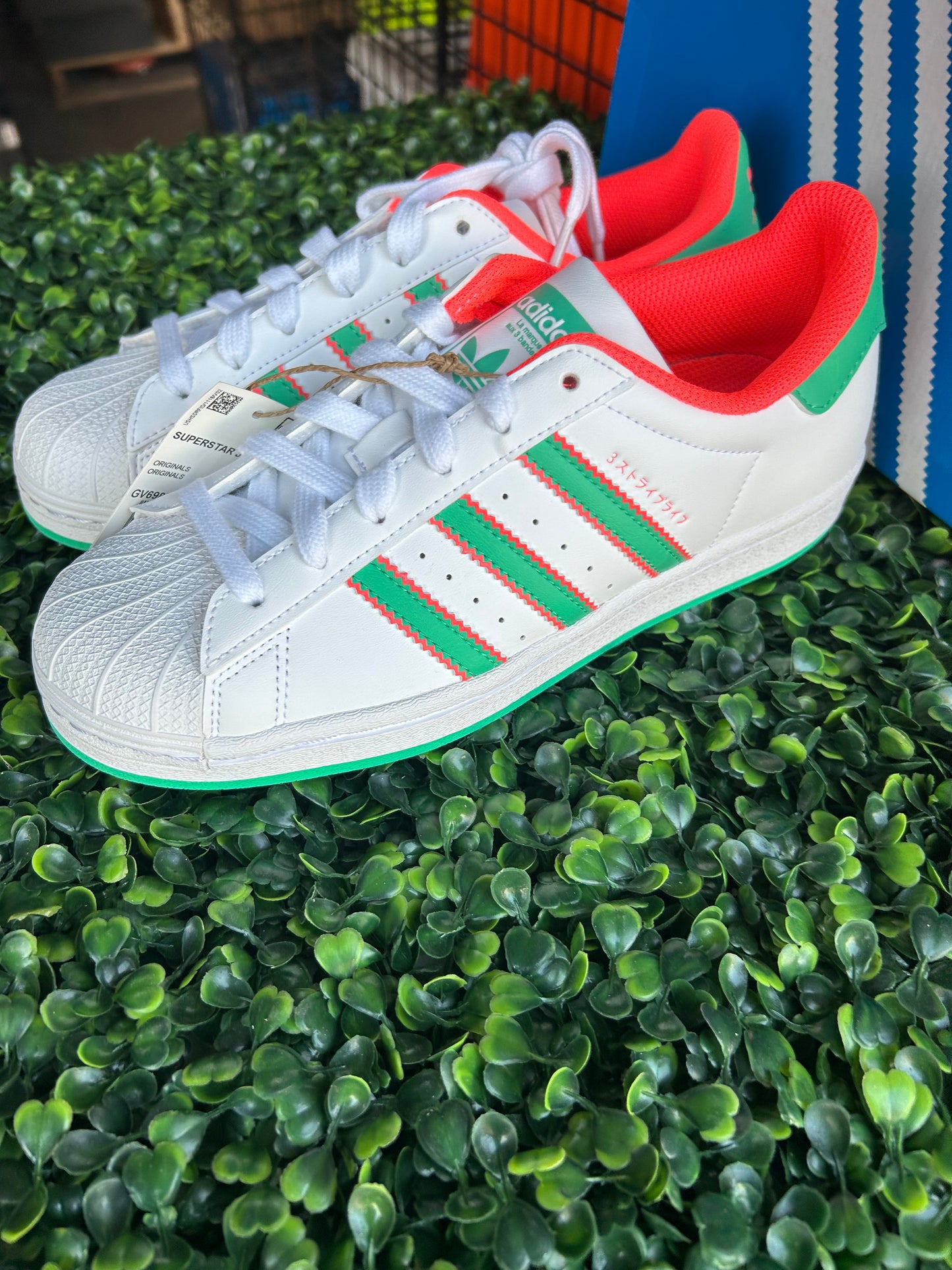 Adidas superstar J size 5