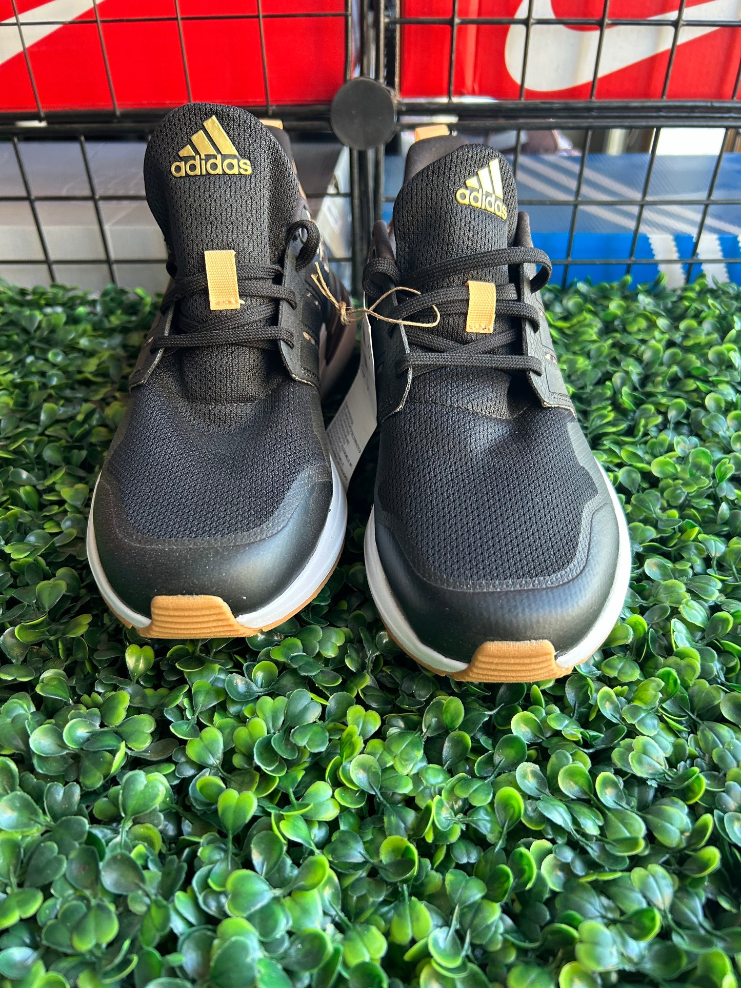 Adidas rapid sport size 4