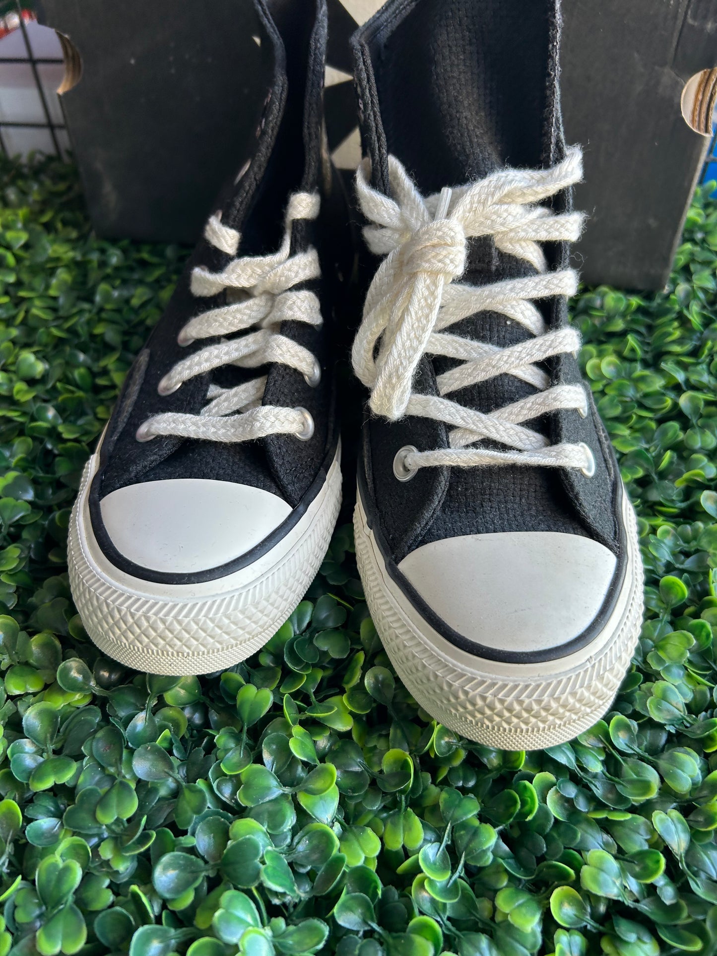 Converse floral embroidery size 5.5