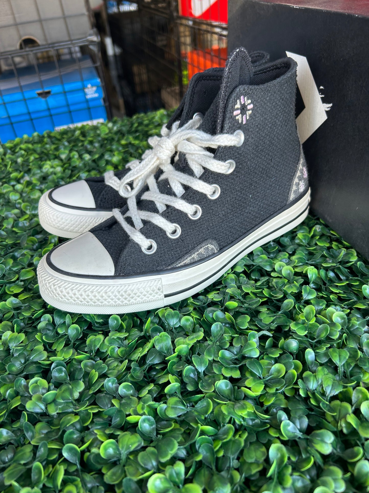 Converse floral embroidery size 5.5