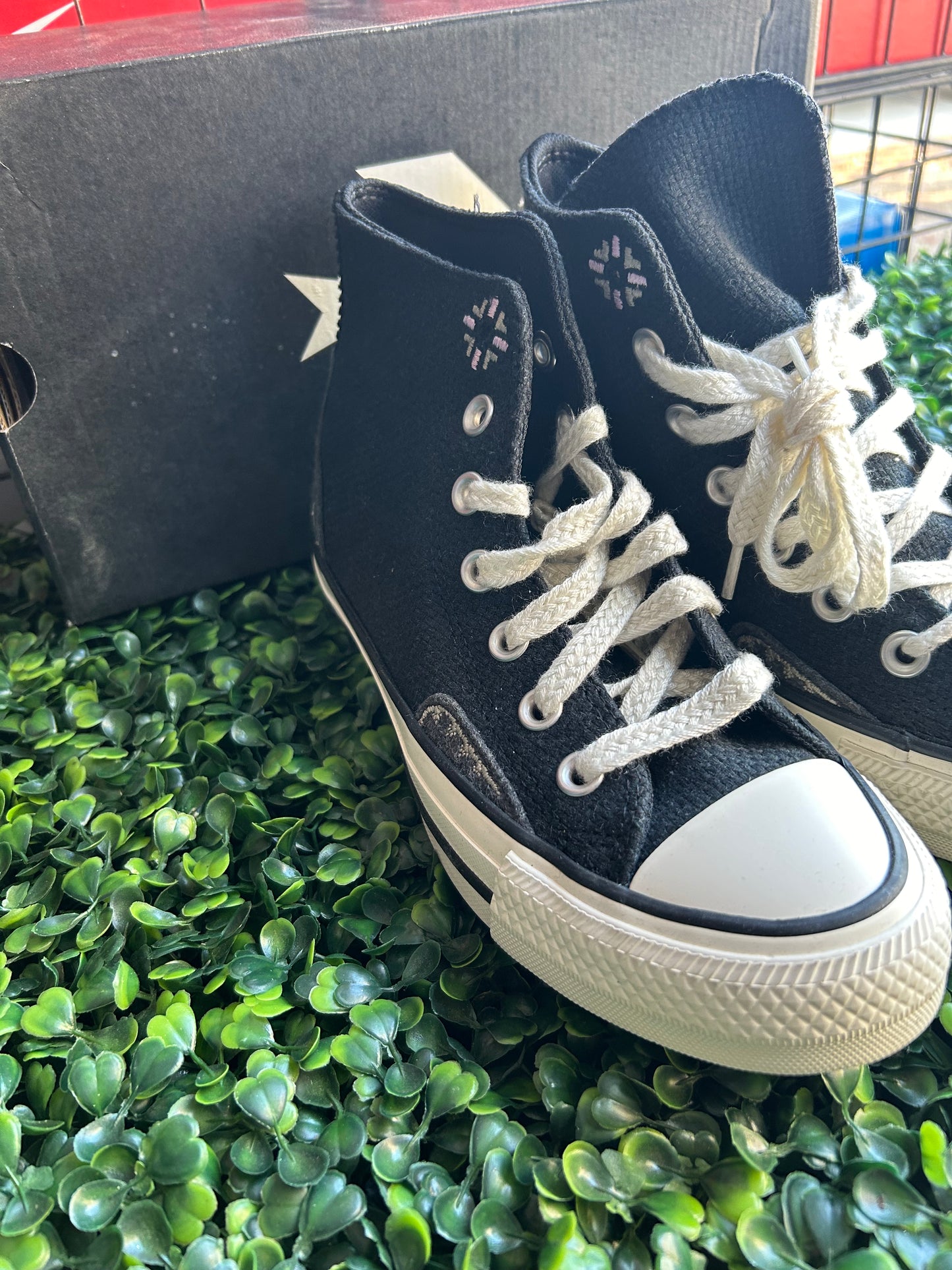 Converse floral embroidery size 5.5