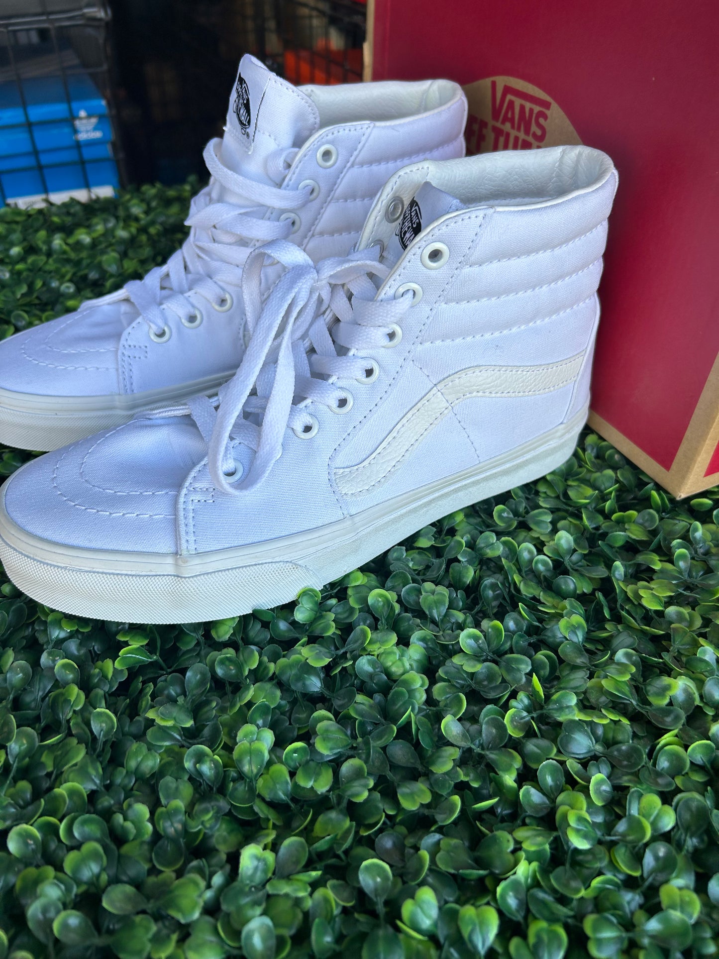 Vans true white size 6m/7.5w