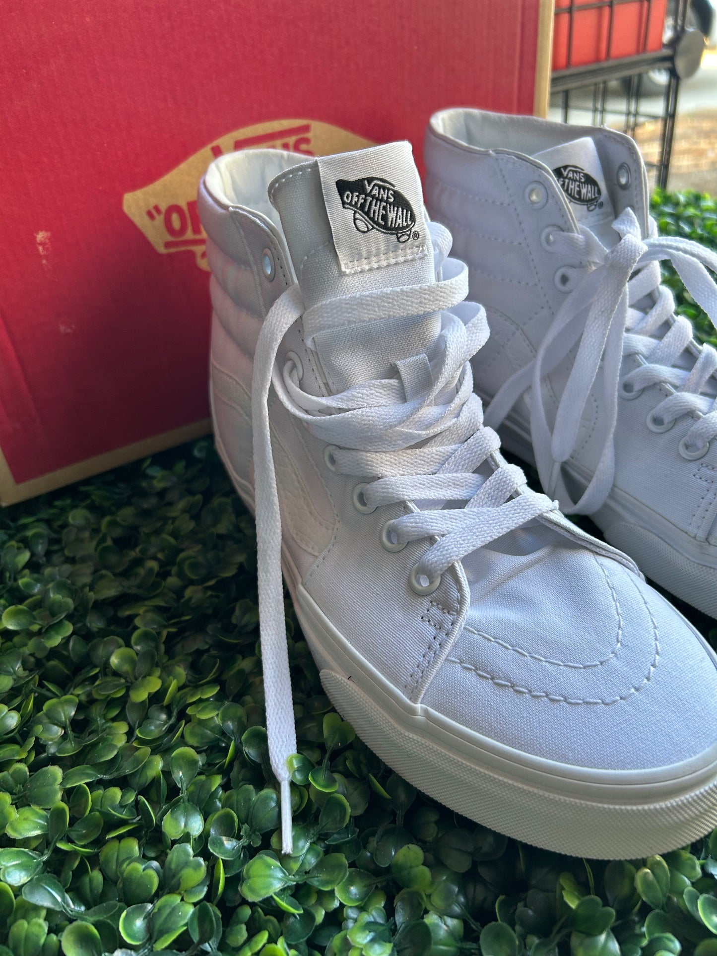 Vans true white size 6m/7.5w