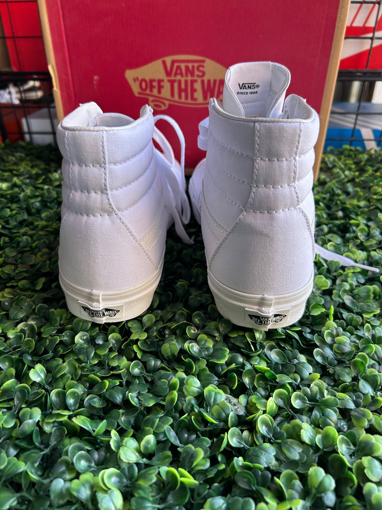 Vans true white size 6m/7.5w