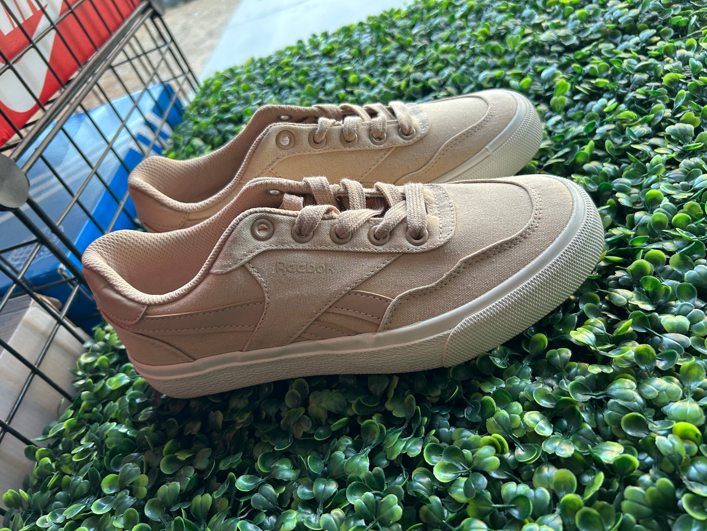Reebok court advance size 7