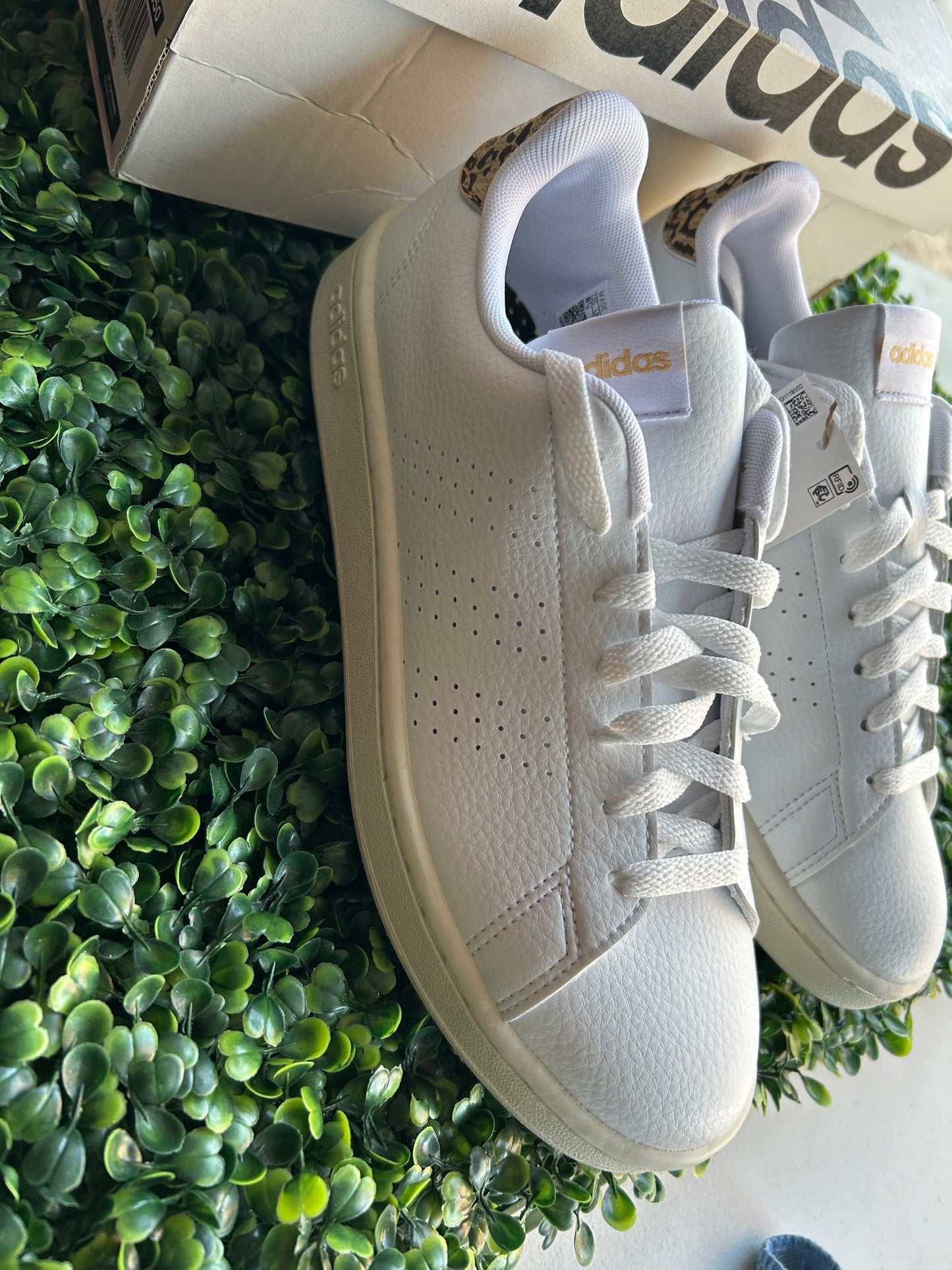 Adidas advantage size 8.5