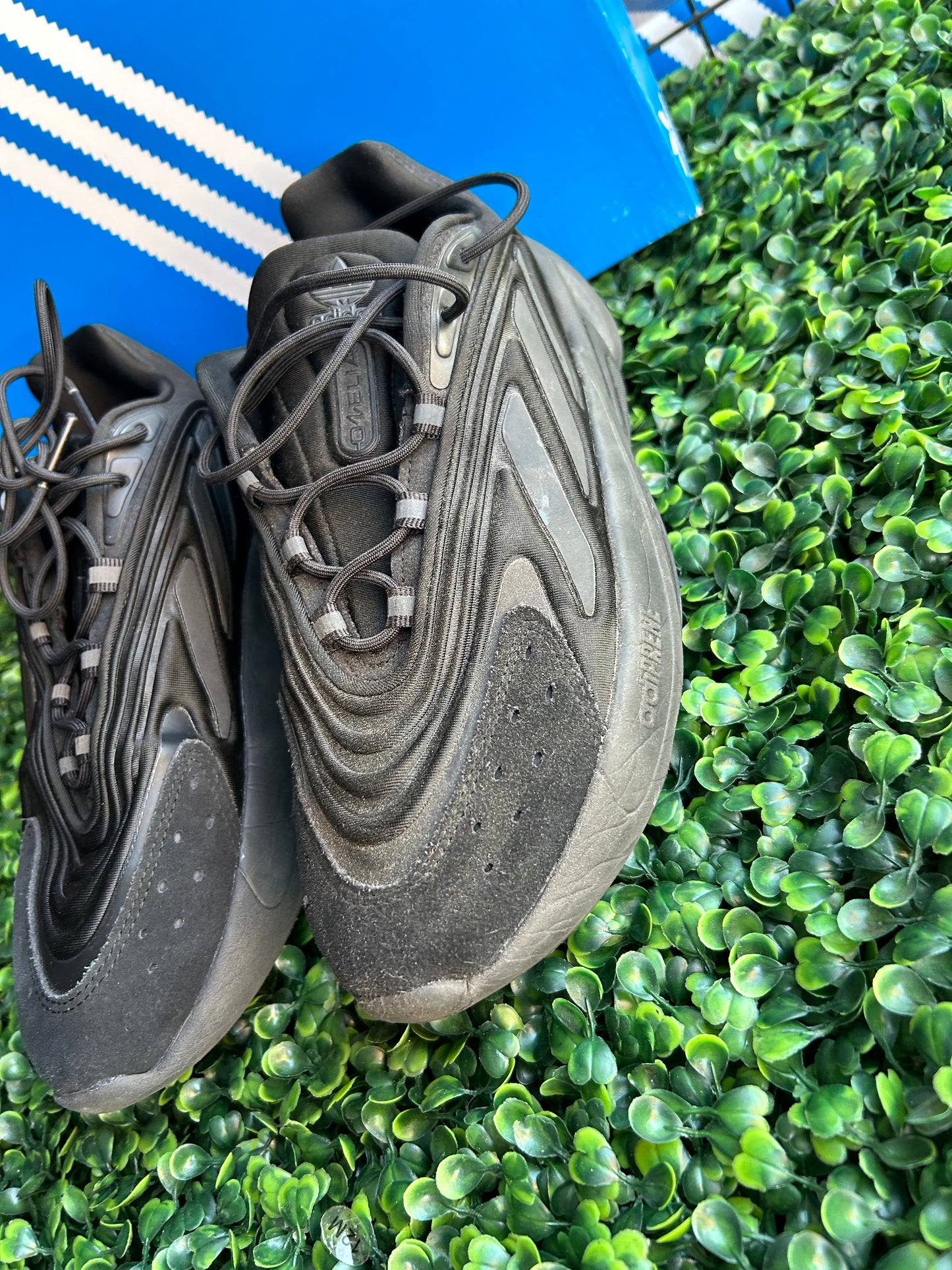 Adidas Ozelia size 7