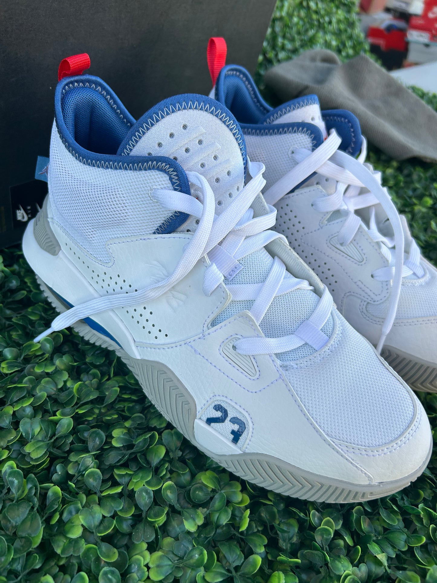 Nike Jordan stay loyal 2 size 7