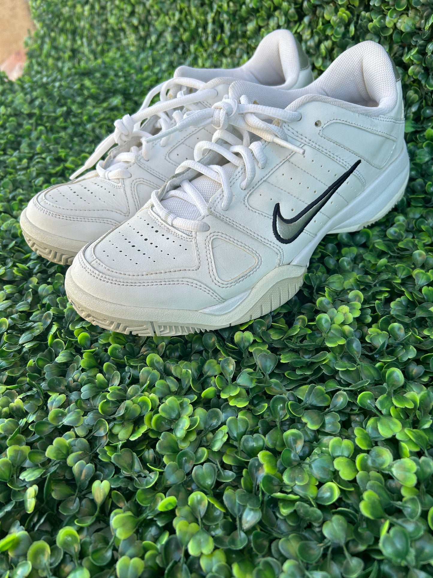 Nike city court 6 size 8