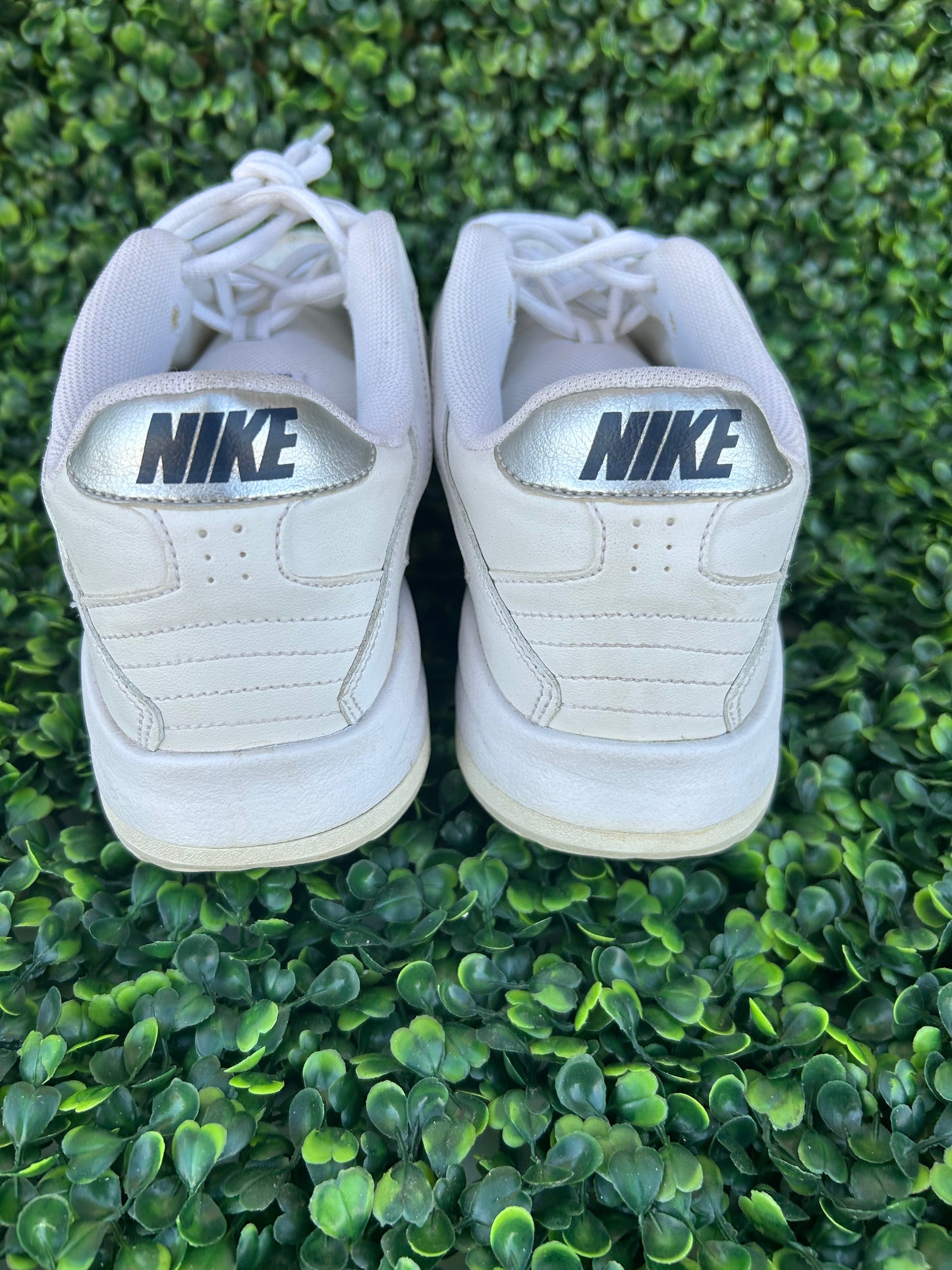 Nike city court 6 size 8